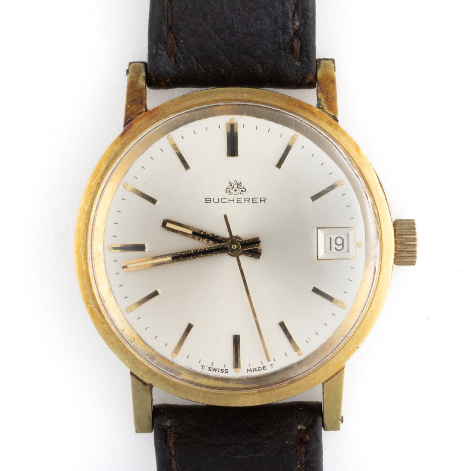 VINTAGE BUCHERER MEN'S WRIST WATCH: VINTAGE BUCHERER MEN'S WRIST WATCH, silver dial with gold and black bar indices, date aperture at 3 position, housed in round plaque G 20 gold (mark on side) case with stainless steel back an
