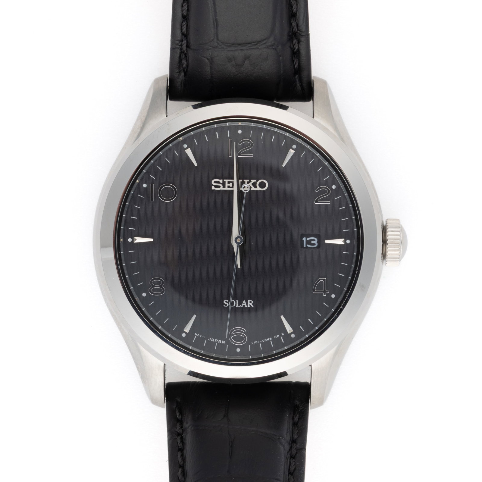 SEIKO SNE495 SOLAR "PIN STRIPES" MEN'S WRIST WATCH: SEIKO SNE495 SOLAR "PIN STRIPES" MEN'S WRIST WATCH, black "pin stripe" dial with a mix of silver numerals and dashes, date aperture at 3 position, in a round stainless steel ca