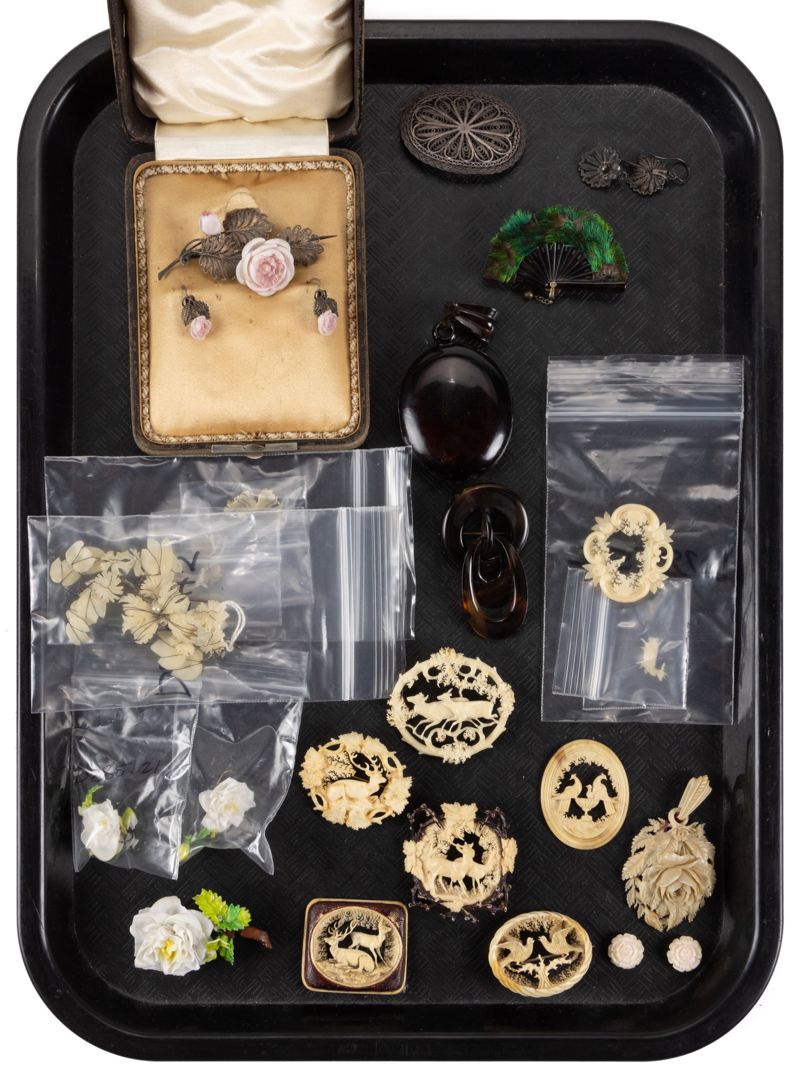ANTIQUE / VINTAGE ASSORTED MATERIALS JEWELRY, LOT OF 25 PIECES (1 of 1)