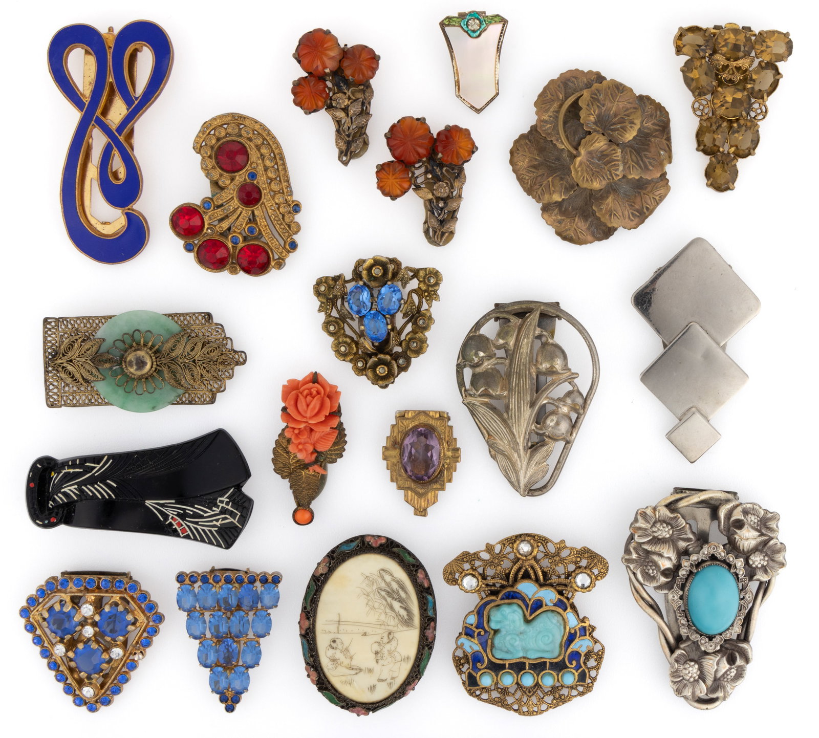 VINTAGE ART DECO AND OTHER DRESS CLIPS, LOT OF 19: VINTAGE ART DECO AND OTHER DRESS CLIPS, LOT OF 19, including two marked "CHINA" filigree clips, comprising one set with a green stone, probably jade, bi disc, and the other featuring an etch