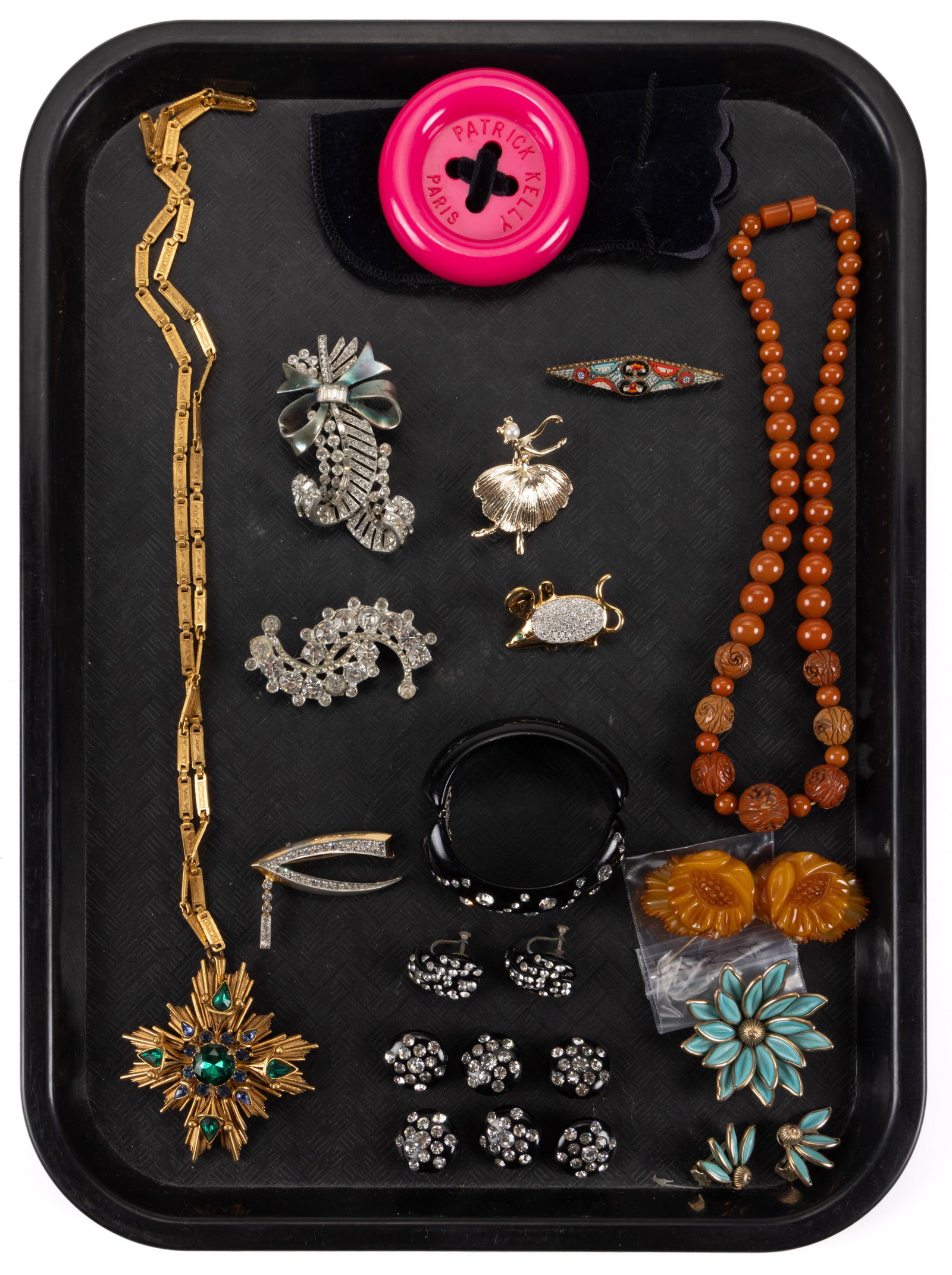 ANTIQUE / VINTAGE RHINESTONE, BAKELITE, AND OTHER COSTUME JEWELRY, LOT OF 22 PIECES: ANTIQUE / VINTAGE STERLING SILVER, RHINESTONE, AND OTHER COSTUME JEWELRY, LOT OF 22 PIECES, including a Trifari turquoise-colored flower brooch and clip-on earring set; a butterscotch Bakelite double-