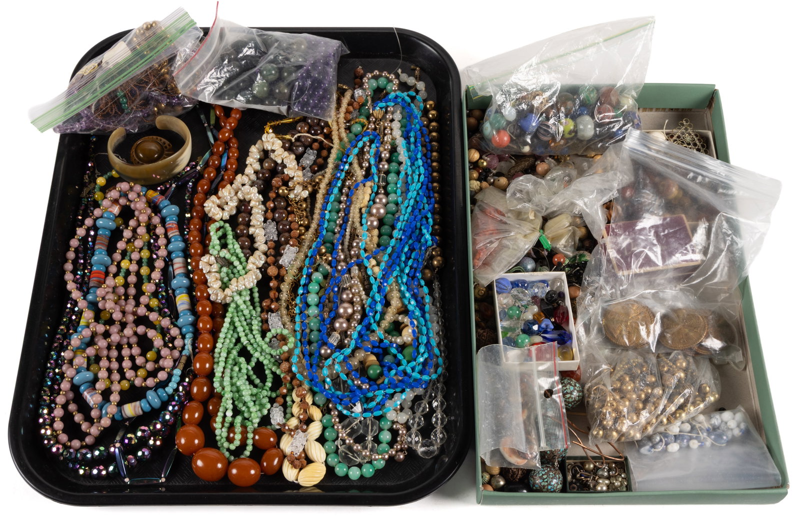 ANTIQUE / VINTAGE / CONTEMPORARY STONE, GLASS, AND OTHER COSTUME JEWELRY AND LOOSE BEADS, UNCOUNTED: ANTIQUE / VINTAGE / CONTEMPORARY STONE, GLASS, AND OTHER COSTUME JEWELRY AND LOOSE BEADS, UNCOUNTED LOT, more than 100 pieces, materials including stone, glass, plastic, and metal, featuring various b