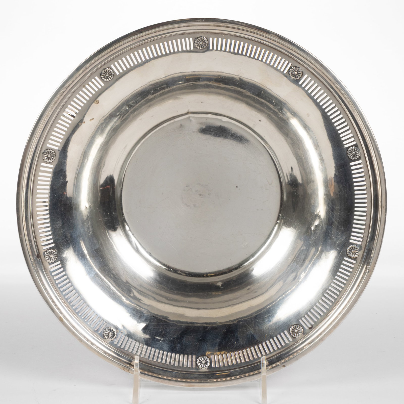 MERIDEN BRITANNIA CO. STERLING SILVER SERVING / CENTERPIECE BOWL (1 of 2)