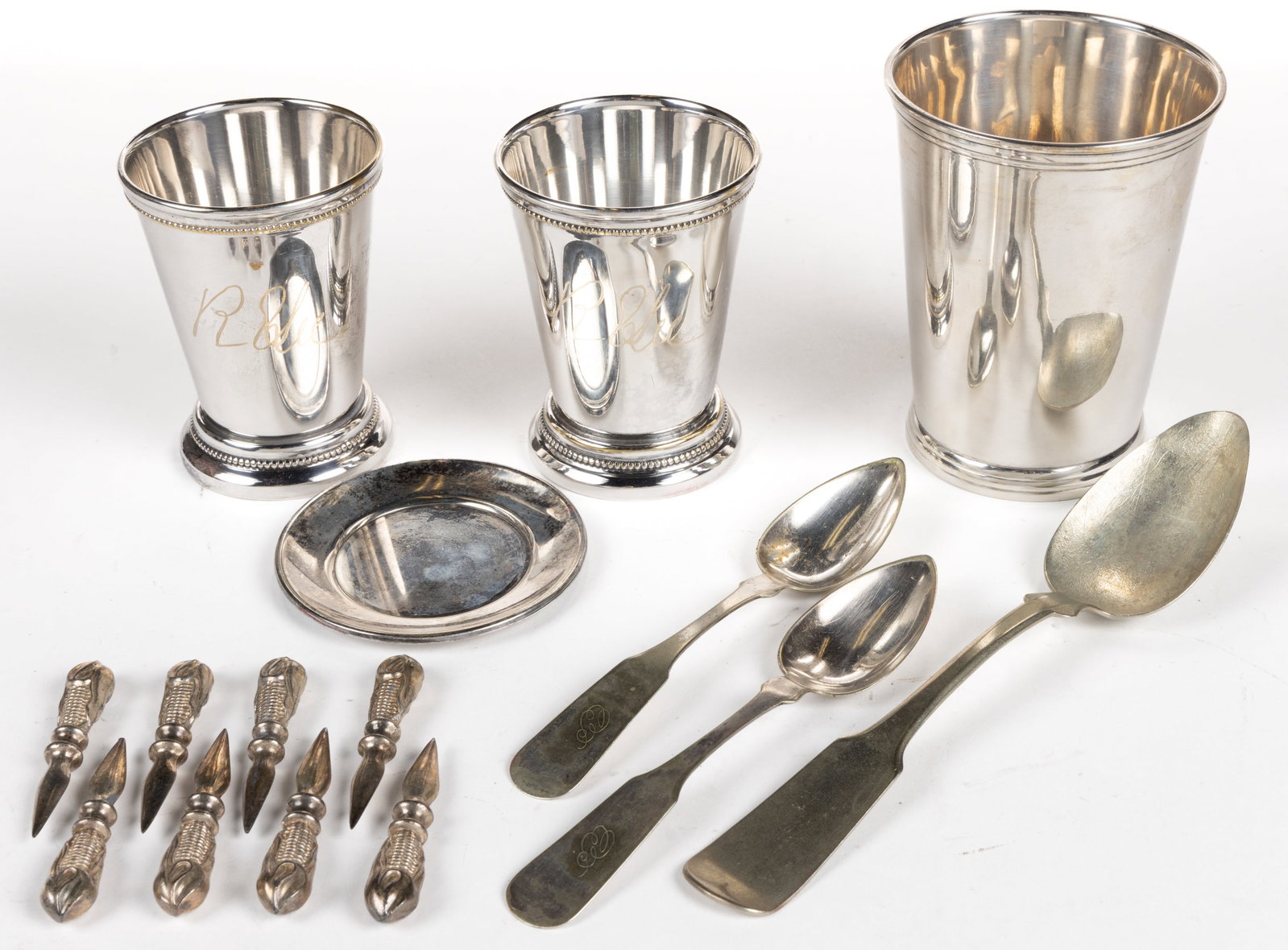 ASSORTED SILVER-PLATED ARTICLES, LOT OF 15: ASSORTED SILVER-PLATED ARTICLES, LOT OF 15, comprising a pair of julep cups with each having an engraved "RELee" signature for Robert E. Lee; a large cup or small vase made in India;