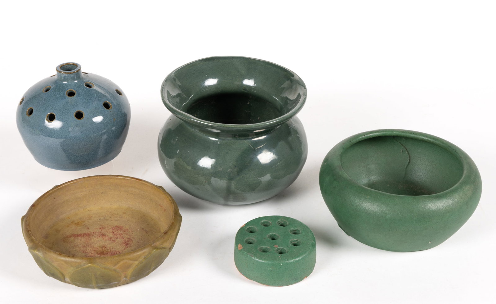 ASSORTED AMERICAN ART POTTERY ARTICLES, LOT OF FOUR (1 of 2)