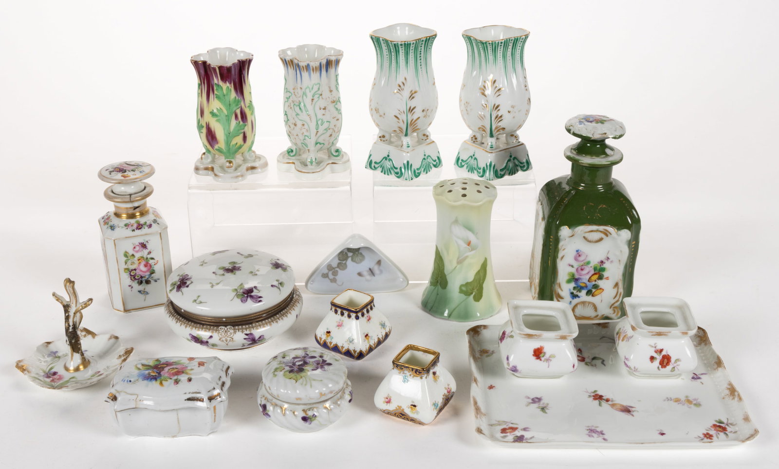CONTINENTAL PORCELAIN DESK AND DRESSER ARTICLES, LOT OF 17: CONTINENTAL PORCELAIN DESK AND DRESSER ARTICLES, LOT OF 17, including a covered matchbox with bright floral design and striker to underside of cover, a three-piece Limoges writing set having two ink s