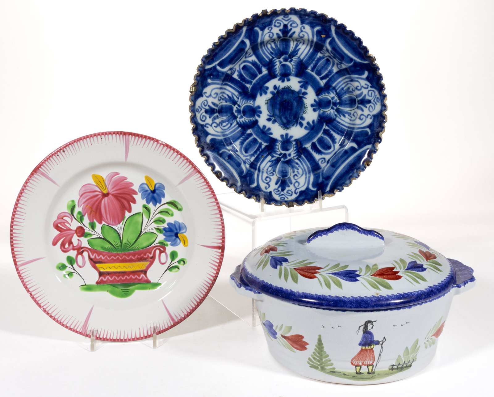 EUROPEAN TIN-GLAZED HAND-PAINTED EARTHENWARE TABLE ARTICLES, LOT OF THREE (1 of 3)