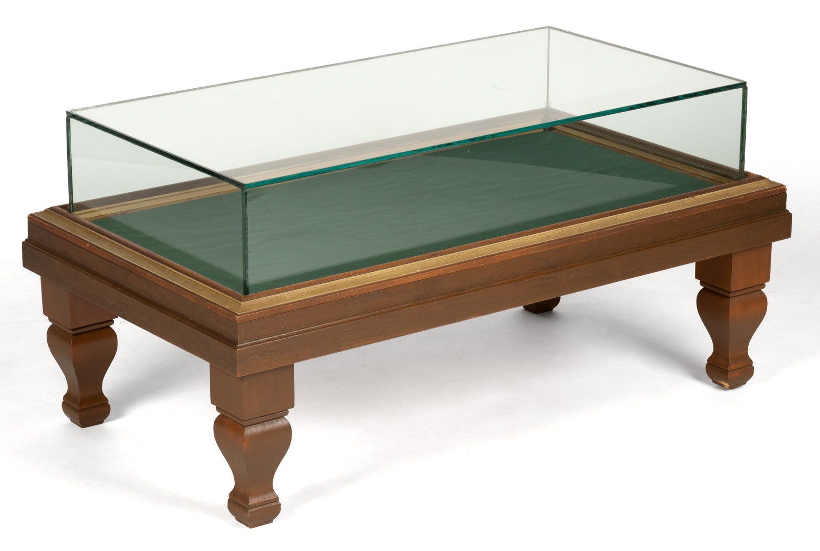 AMERICAN TABLETOP JEWELRY STORE DISPLAY / VITRINE: AMERICAN TABLETOP JEWELRY STORE DISPLAY / VITRINE, mixed woods including walnut and pine, rectangular form with a glass cover over a base platform raised on molded feet. Retains the likely original re