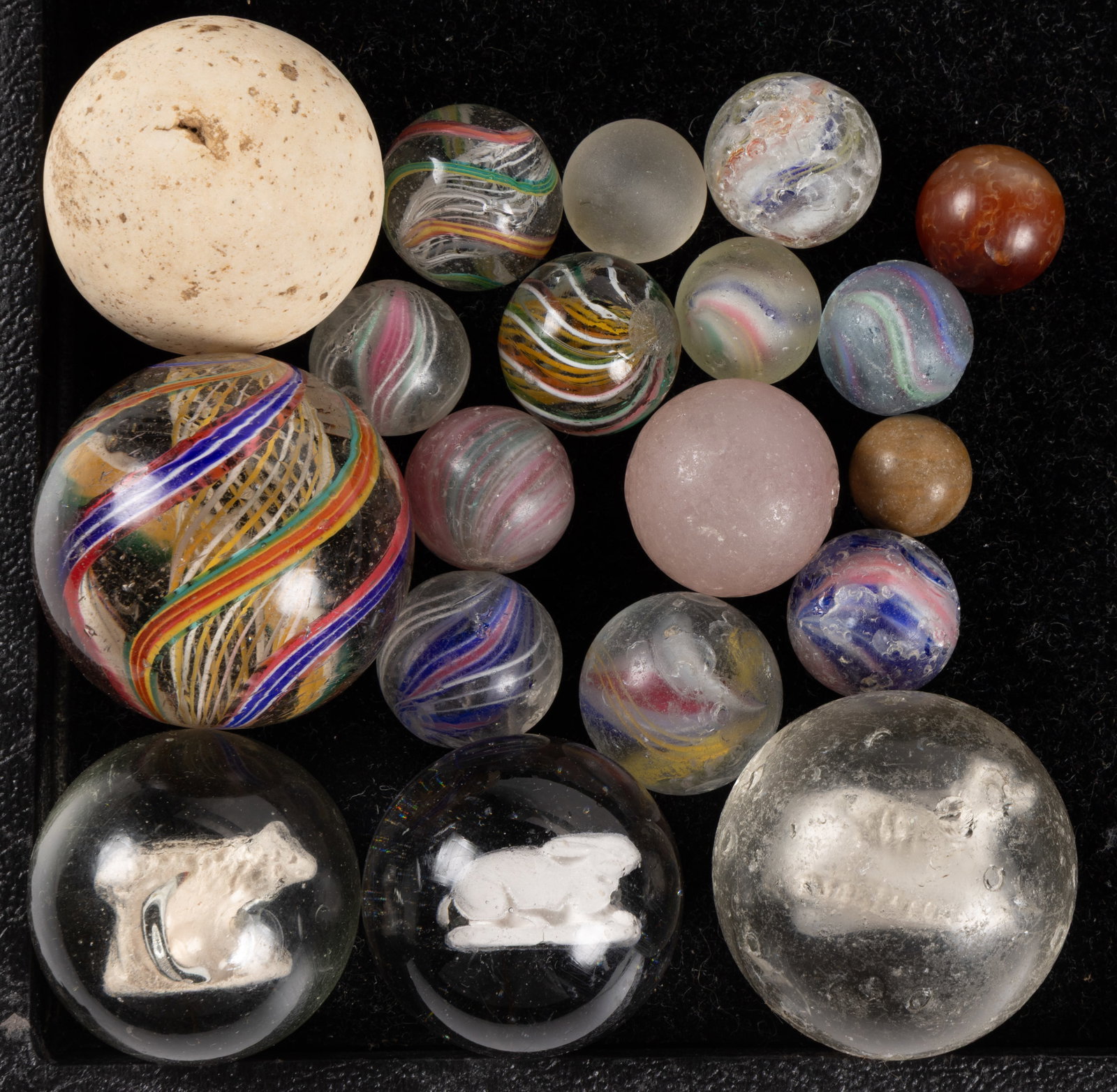 ASSORTED ANTIQUE MARBLES, LOT OF 19: ASSORTED ANTIQUE MARBLES, LOT OF 19, including four latticinio core, three solid core, two divided ribbon core, and three sulphides, comprising a sheep, rabbit, and dog. Together with