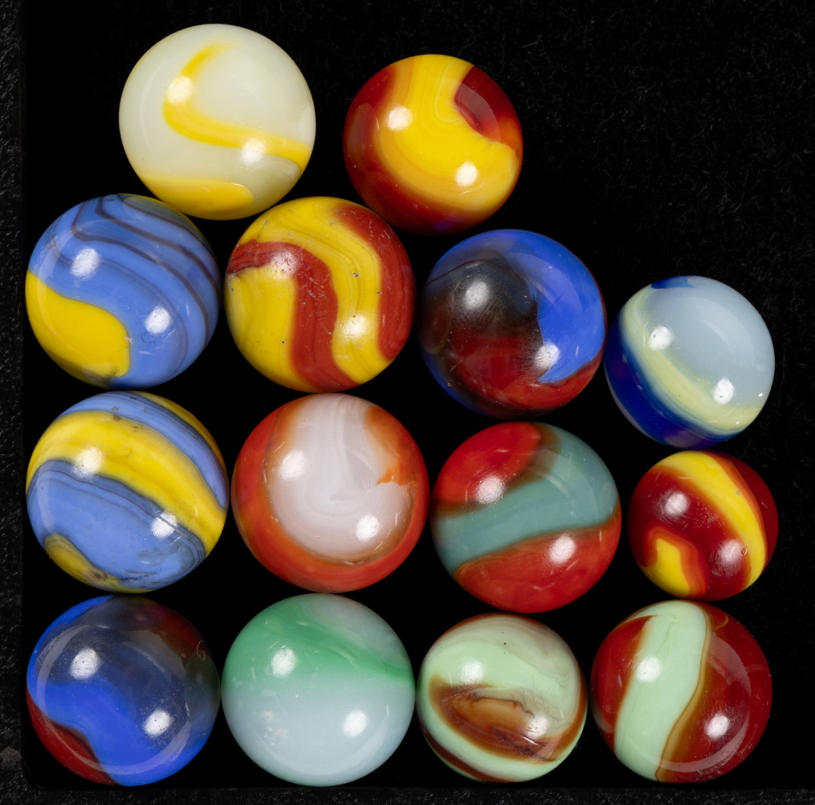 ASSORTED AKRO AGATE CORKSCREW MACHINE-MADE MARBLES, LOT OF 14 (1 of 1)