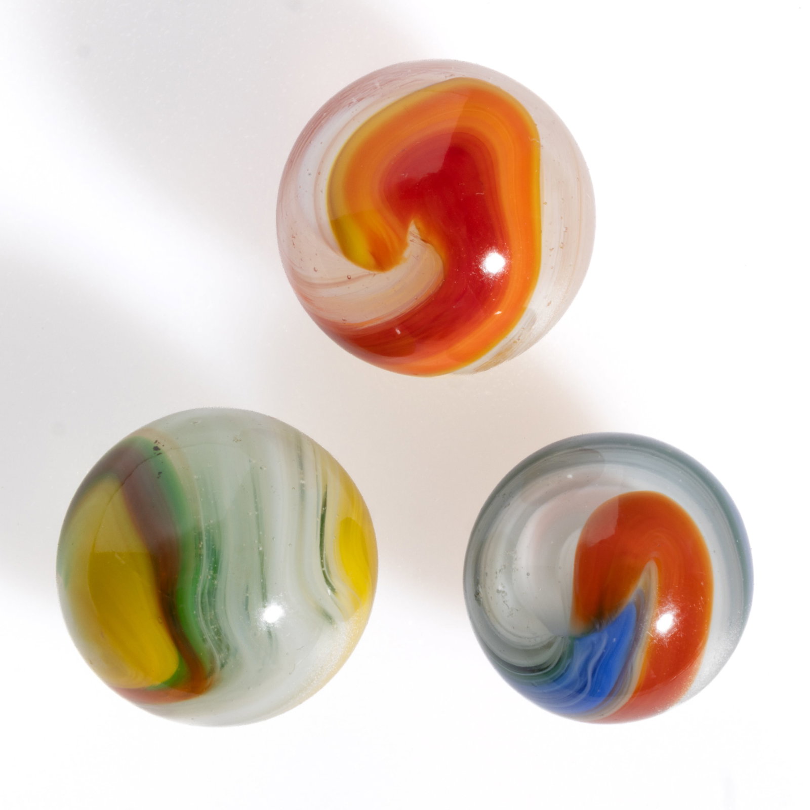 AKRO AGATE HYBRID POPEYE MACHINE-MADE MARBLES, LOT OF THREE (1 of 2)