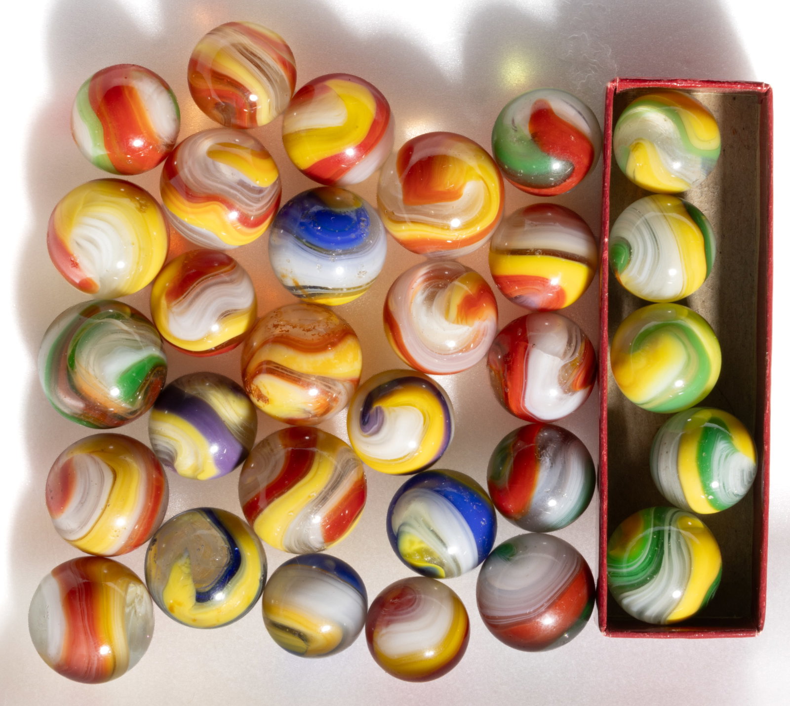AKRO AGATE POPEYE MACHINE-MADE MARBLES, LOT OF 30 (1 of 1)