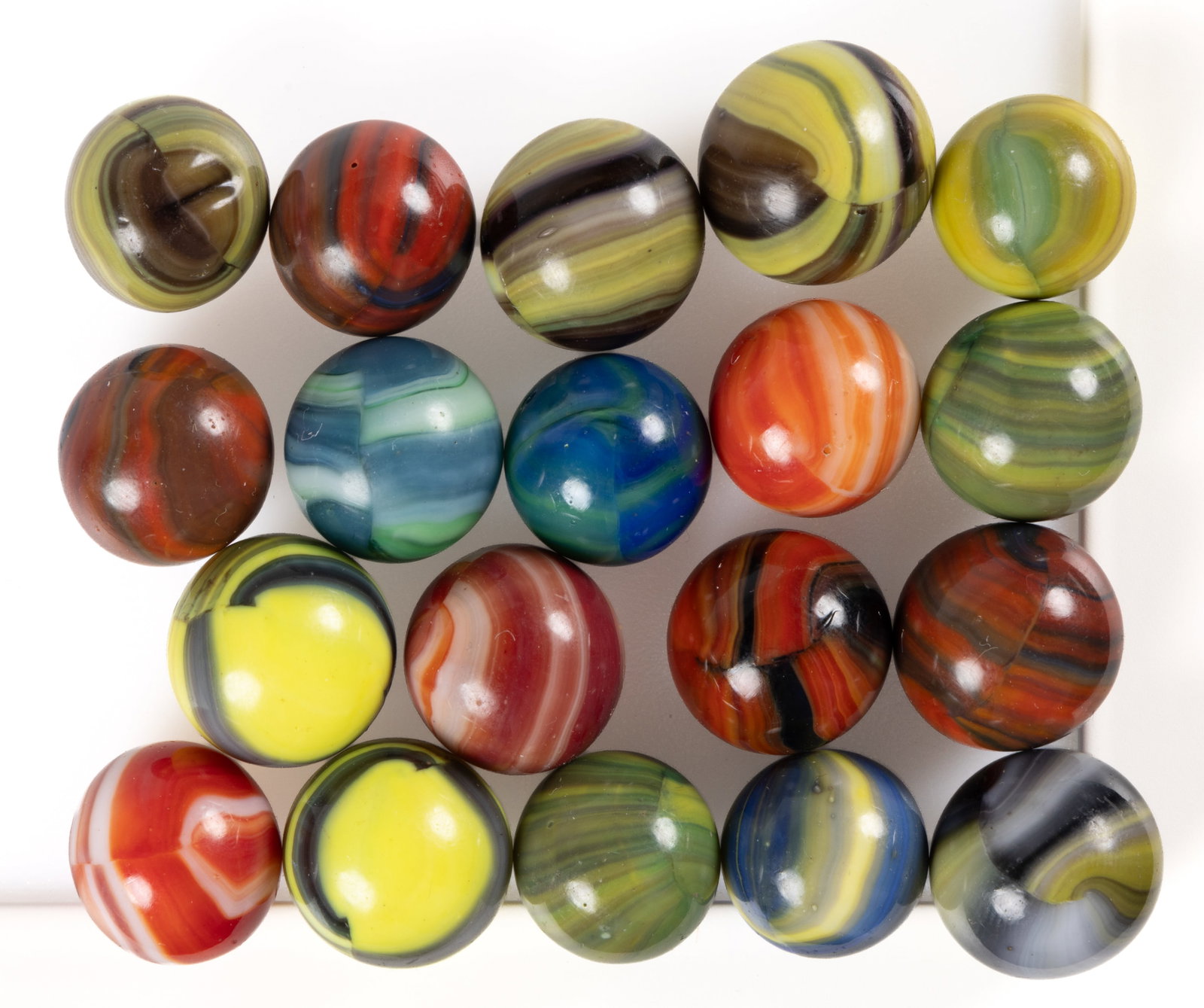 ASSORTED MARBLE KING BLENDED MARBLES, LOT OF 19: ASSORTED MARBLE KING BLENDED MARBLES, LOT OF 19, various colors and combinations, including three Spider-Man and an Anemic Bumblebee. Marble King Inc. and others. 1958-1963. 9/16" to 11/16" 