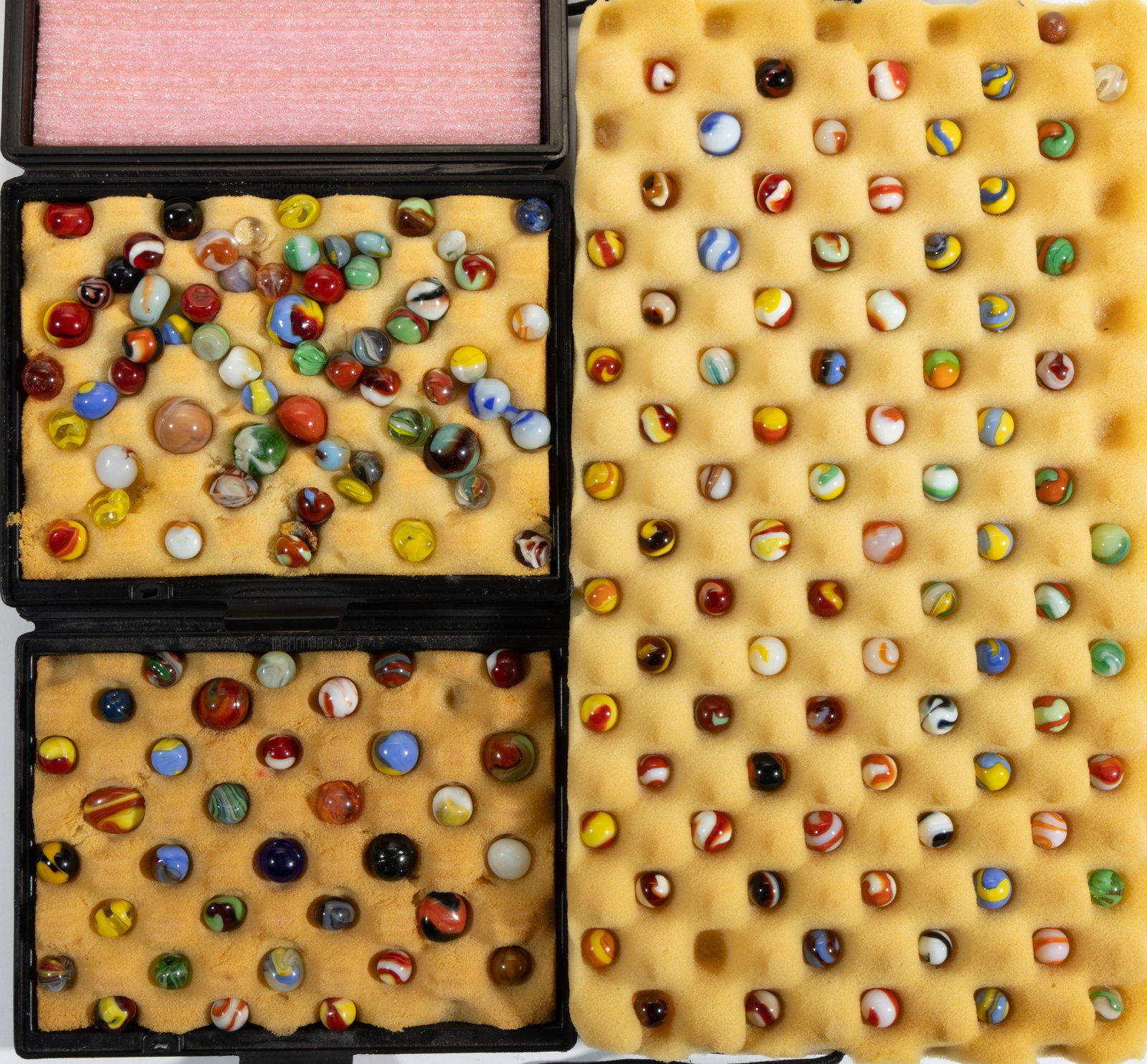 AKRO AGATE GLASS MACHINE-MADE MARBLES, UNCOUNTED LOT (1 of 4)