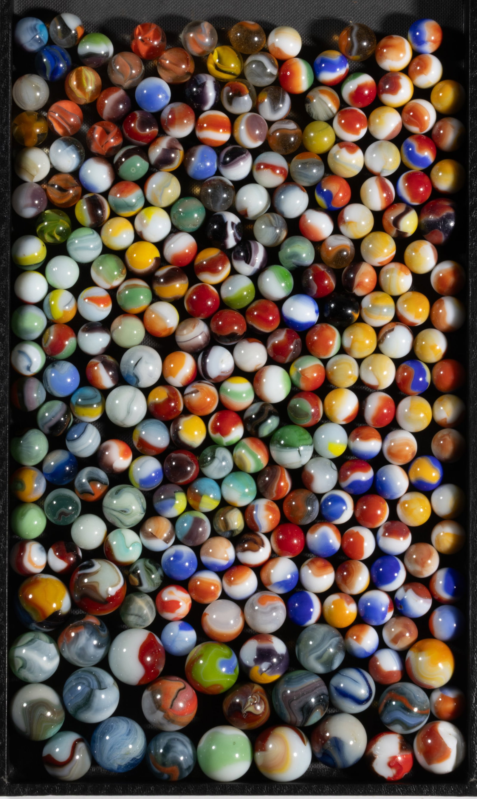 ASSORTED VITRO MACHINE-MADE MARBLES, UNCOUNTED LOT: ASSORTED VITRO MACHINE-MADE MARBLES, UNCOUNTED LOT, various colors and combinations, including All-Reds, Blackies, Cat's Eyes, and Parrot. Vitro Agate Co. 20th century. 5/