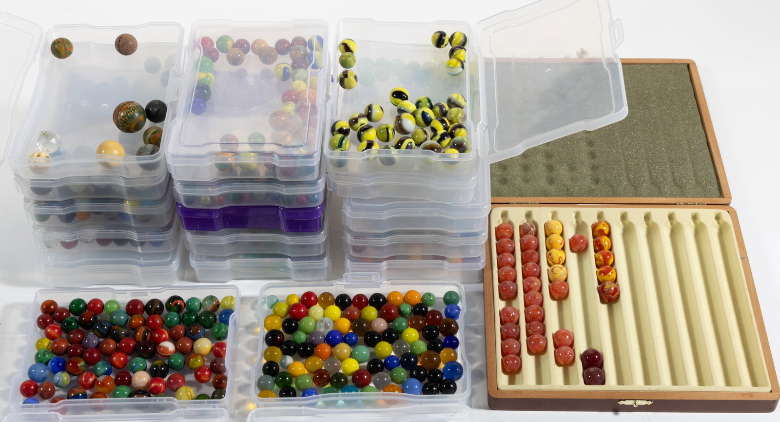 ASSORTED GLASS MACHINE-MADE MARBLES, UNCOUNTED LOT (1 of 1)