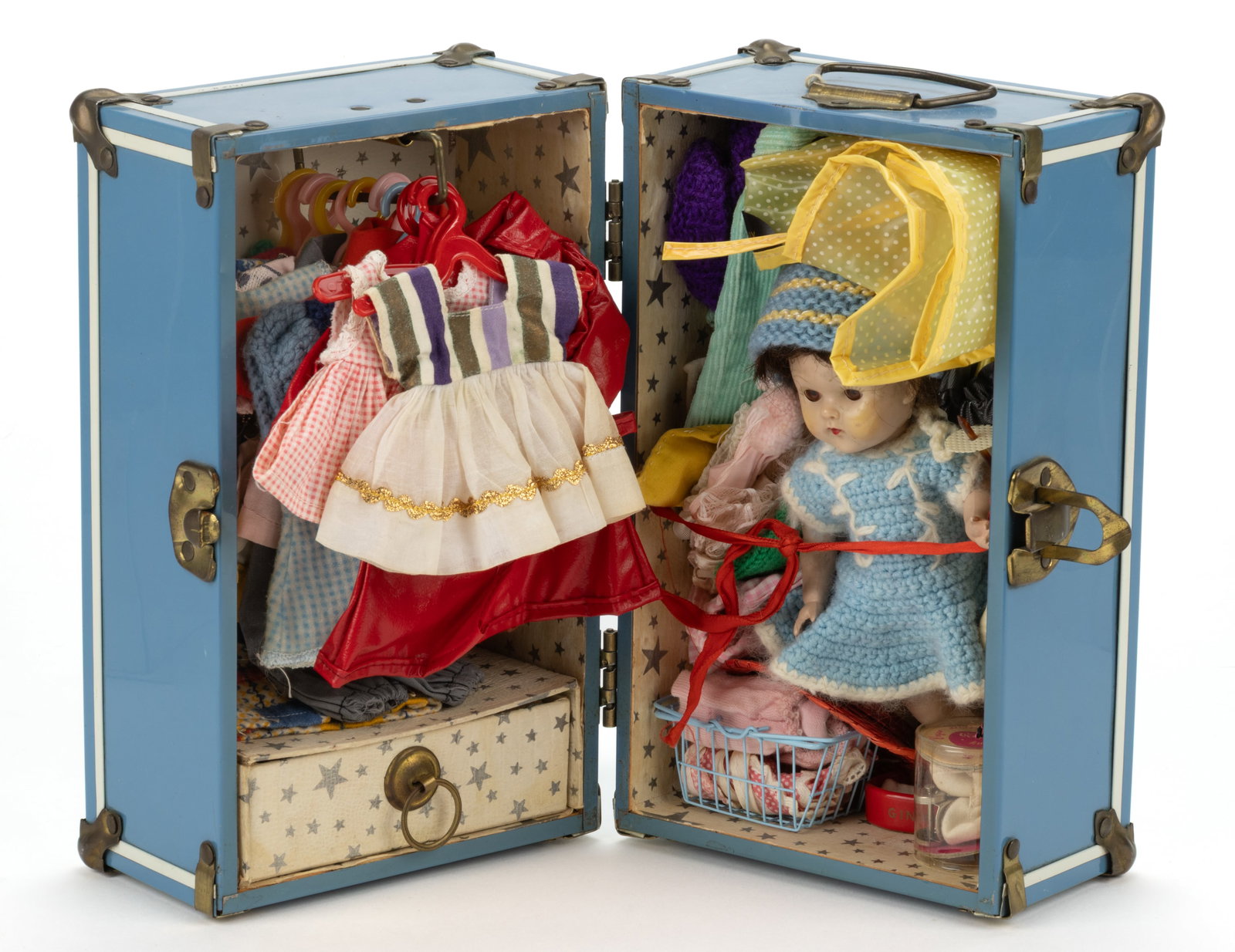 VOGUE "GINNY" HARD PLASTIC DOLL WITH TRUNK AND ACCESSORIES (1 of 1)