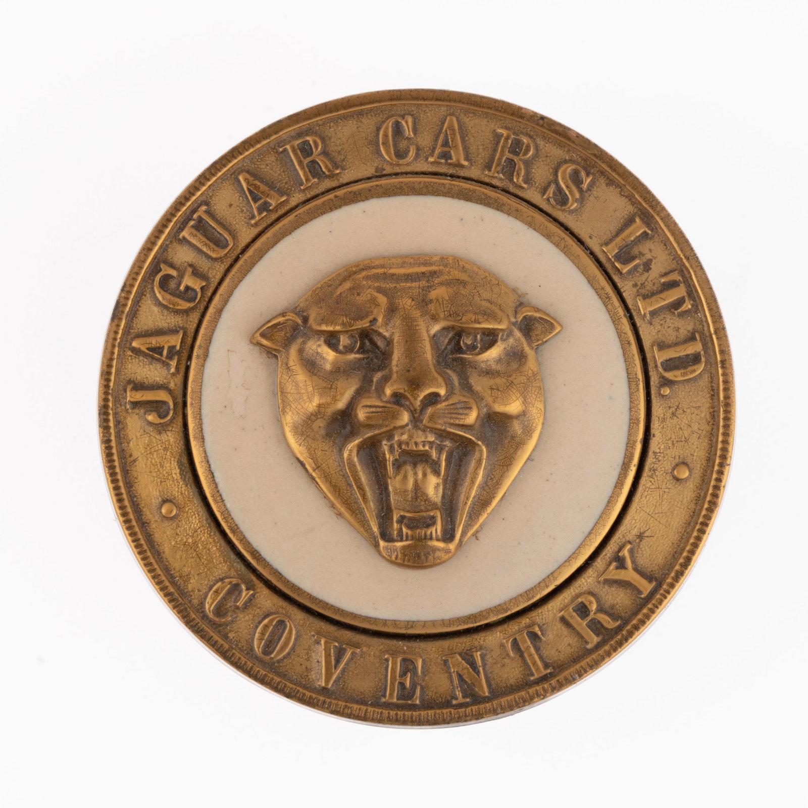 JAGUAR CARS LTD. AUTOMOBILE / CAR / VEHICLE / RADIATOR / GRILL EMBLEM (1 of 2)