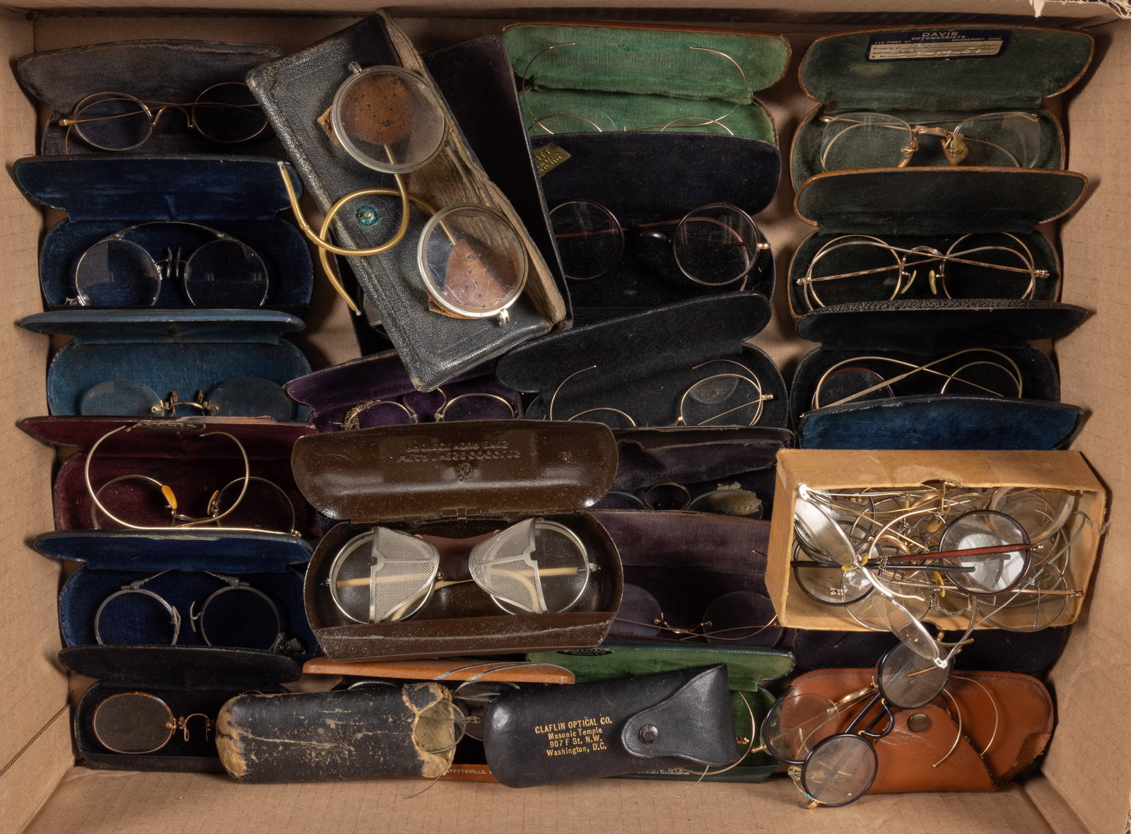 ASSORTED ANTIQUE AND VINTAGE EYEGLASSES / SPECTACLES, UNCOUNTED LOT (1 of 2)