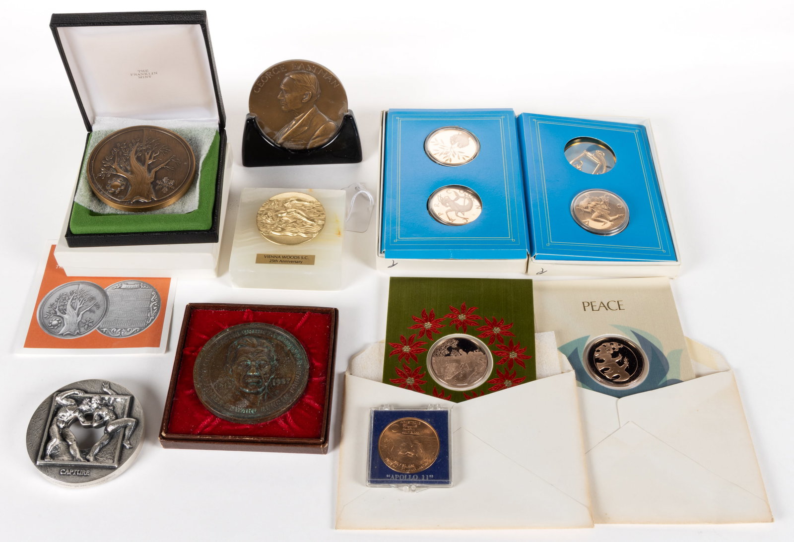 SOCIETY OF MEDALISTS / FRANKLIN MINT AND OTHER MEDALS, LOT OF 11: SOCIETY OF MEDALISTS / FRANKLIN MINT AND OTHER MEDALS, LOT OF 11, including a silvered bronze Society of Medalists 1985 112th issue "Capture / Escape" example designed by Richard McDermott M