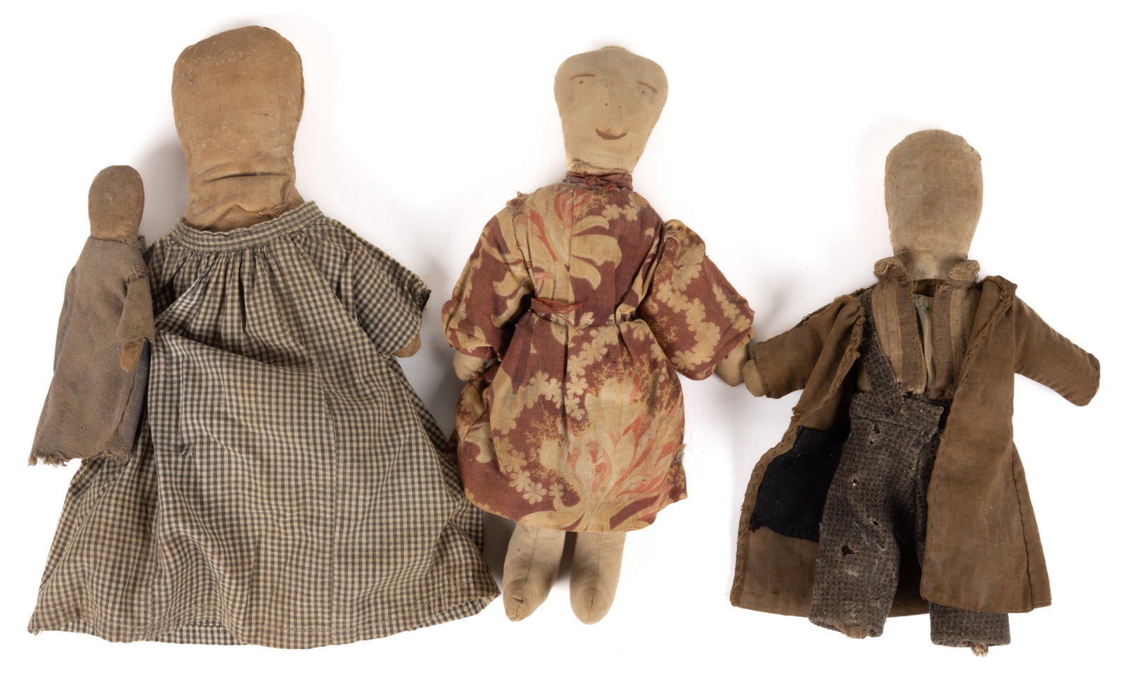 AMERICAN FOLK ART CLOTH / RAG DOLLS, LOT OF FOUR: AMERICAN FOLK ART CLOTH / RAG DOLLS, LOT OF FOUR, cloth/cotton stuffed body with joints, including one example with traces of painted facial features; one example is holding a young child, e