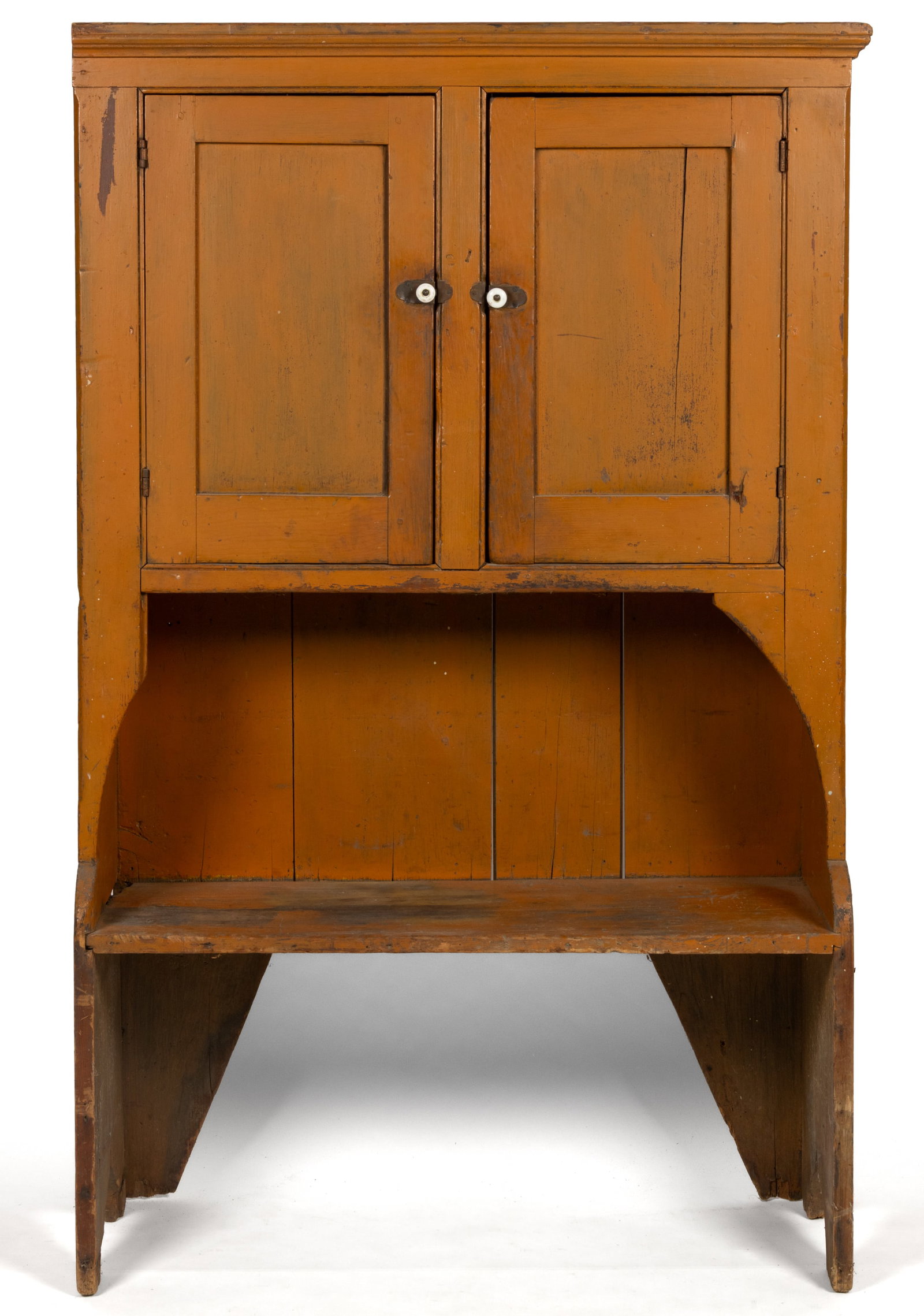 PENNSYLVANIA PAINTED PINE BUCKET BENCH CUPBOARD (1 of 5)