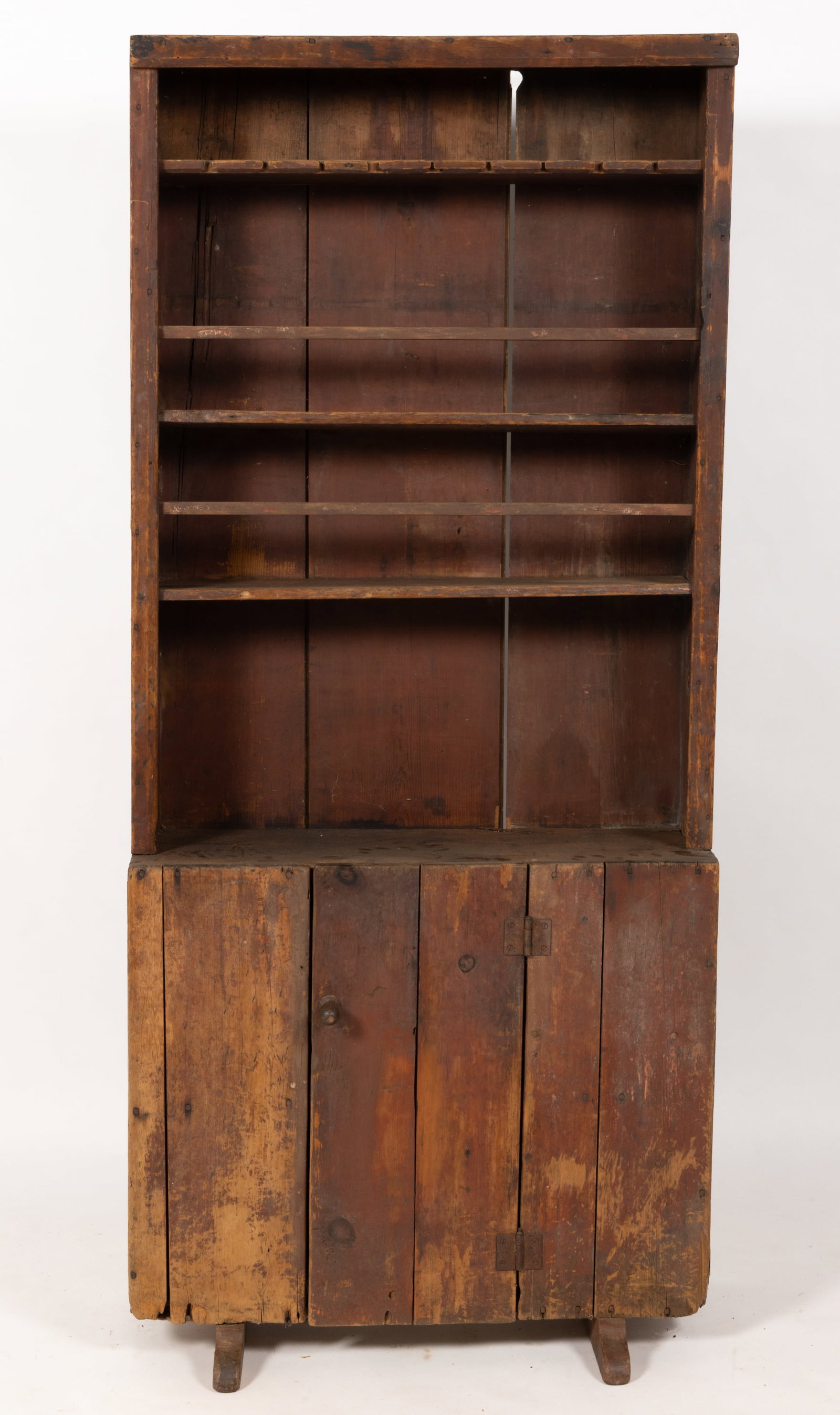 NEW ENGLAND PAINTED PINE PEWTER CUPBOARD: NEW ENGLAND PAINTED PINE PEWTER CUPBOARD, nailed construction, featuring a nailed cornice over three fixed shelves with two having plate rails, and the upper having notches for spoons above a single h
