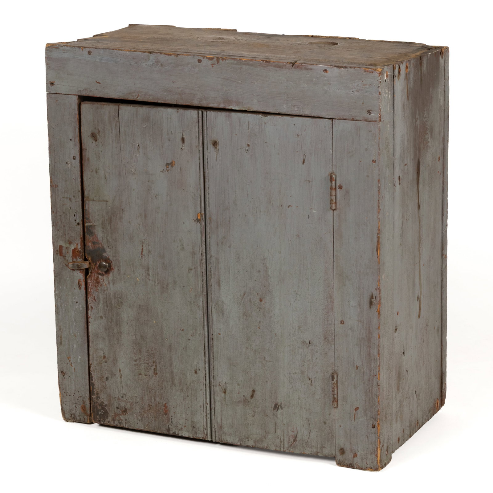 NEW ENGLAND PAINTED PINE AND POPLAR DIMINUTIVE COUNTERTOP / HANGING CUPBOARD (1 of 7)