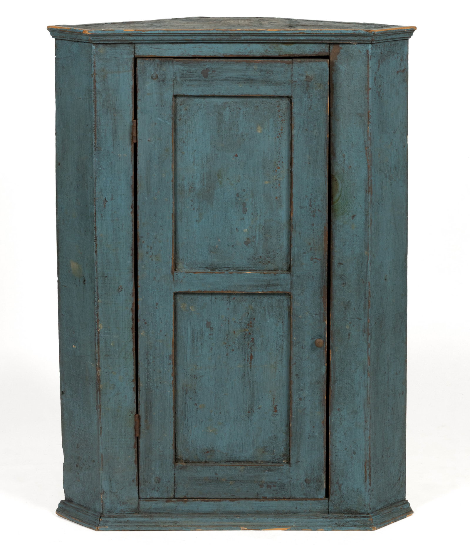 COUNTRY PAINTED PINE HANGING CORNER CUPBOARD: COUNTRY PAINTED PINE HANGING CORNER CUPBOARD, one-piece construction with canted returns, the vertical form featuring applied cornice and base molding and single fielded-panel door concealing single