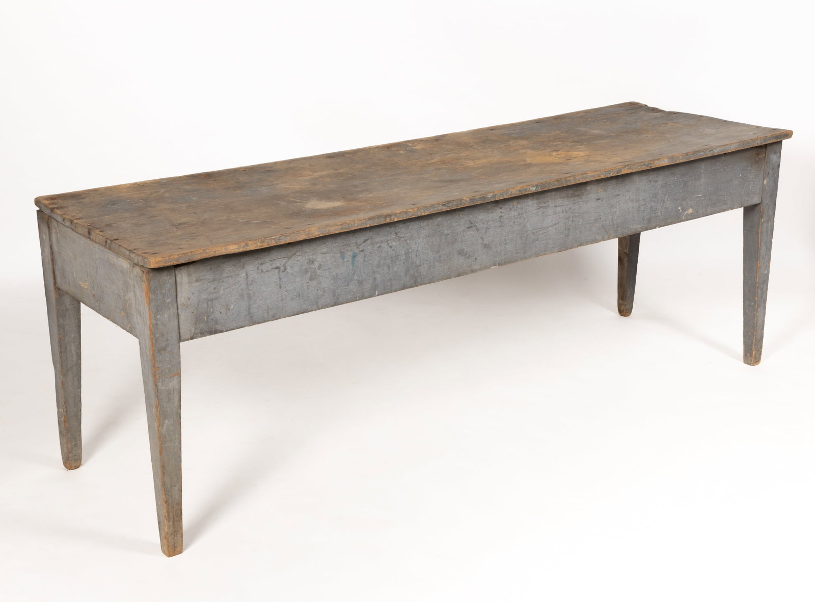 AMERICAN COUNTRY PAINTED POPLAR FARM TABLE (1 of 3)