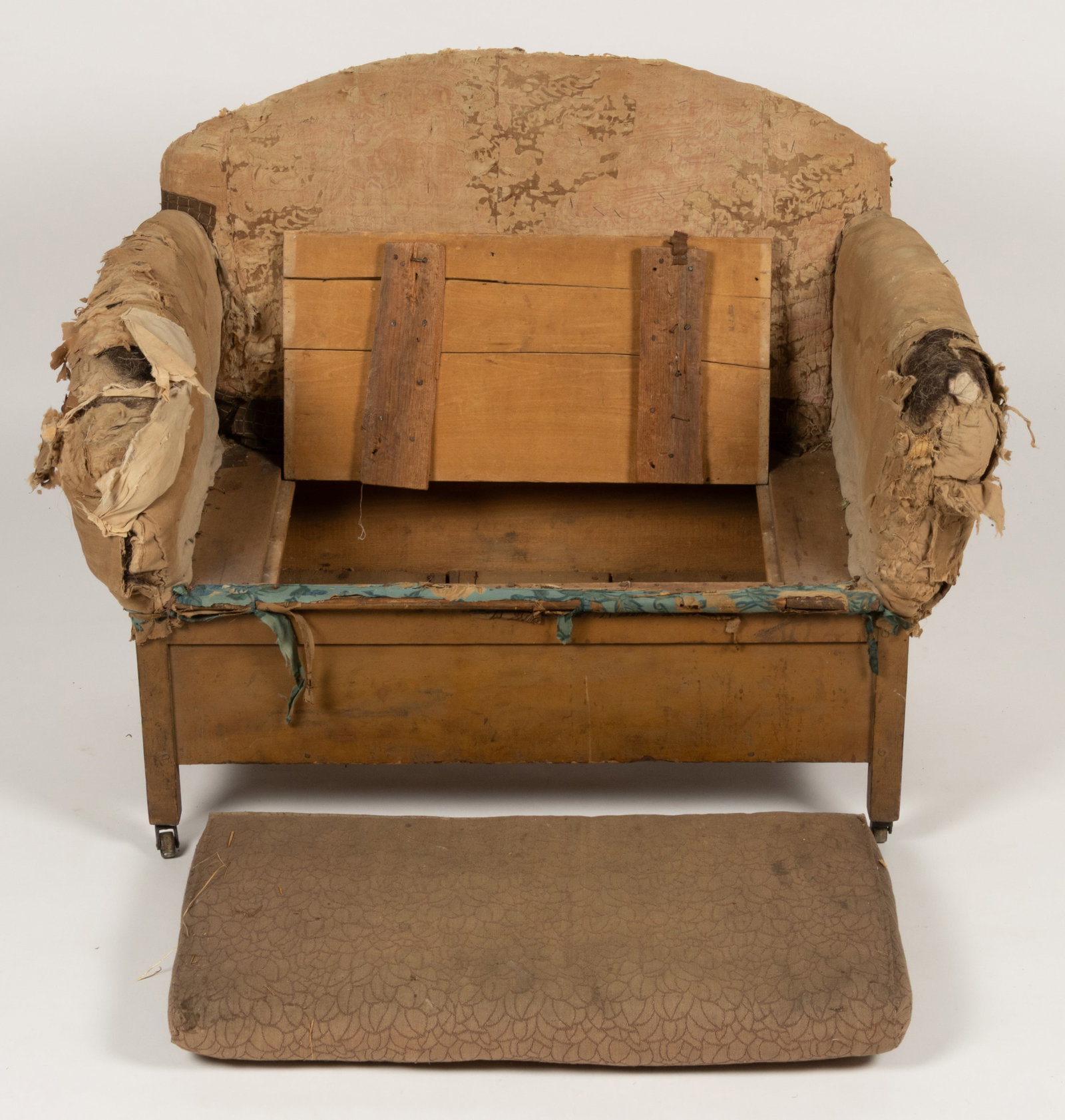 AMERICAN MAKE-DO CHILD'S SETTEE - 2