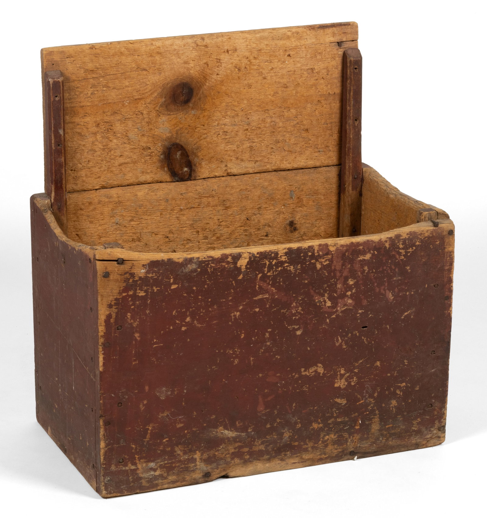 AMERICAN COUNTRY PAINTED PINE WOOD / KINDLING BOX: AMERICAN COUNTRY PAINTED PINE WOOD / KINDLING BOX, the nailed form with oak / hickory corner braces and early red-painted surface. First half 19th century. 26" HOA, 24" WOA, 14" DOA. Pr