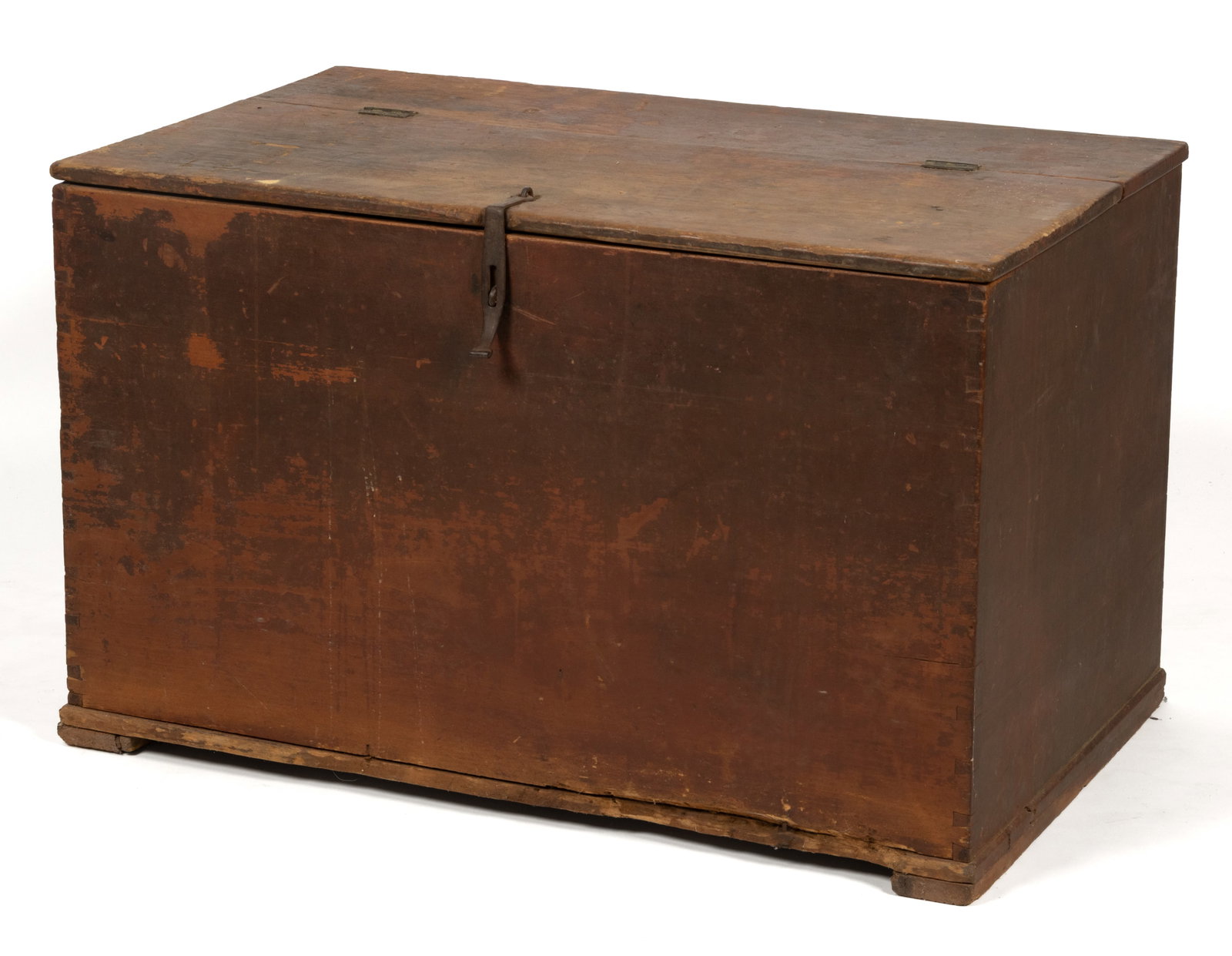 AMERICAN PAINTED POPLAR STORAGE CHEST: AMERICAN PAINTED POPLAR STORAGE CHEST, dovetailed construction with hinged lid and thin applied pine strips to underside of base, retaining likely original brass hinges, wrought iron hasp, and re