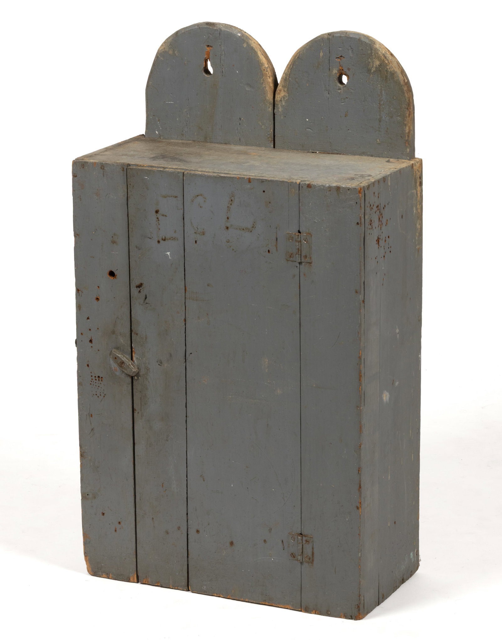 AMERICAN PAINTED MIXED-WOOD DIMINUTIVE HANGING CUPBOARD: AMERICAN PAINTED MIXED-WOOD DIMINUTIVE HANGING CUPBOARD, nailed construction, the high back with two arched cutouts over a single-hinged door concealing a single fixed shelf. Retaining an early,