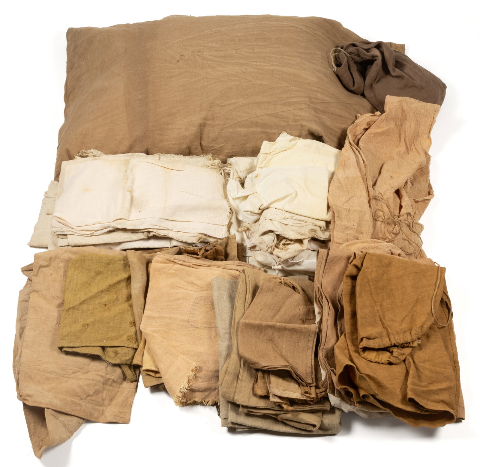 ANTIQUE-STYLE TEXTILE ARTILES AND FABRIC SCRAPS, UNCOUNTED LOT (1 of 1)