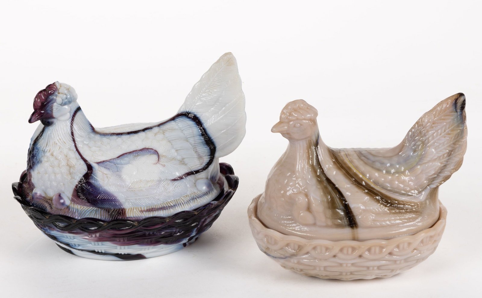 ASSORTED VINTAGE SLAG GLASS HEN ON THE NEST COVERED DISHES, LOT OF TWO: ASSORTED VINTAGE SLAG GLASS HEN ON THE NEST COVERED DISHES, LOT OF TWO, comprising a L. E. Smith Glass Co. attributed caramel slag example with flat tail feathers and a L. G. Wright Glass Co. pur