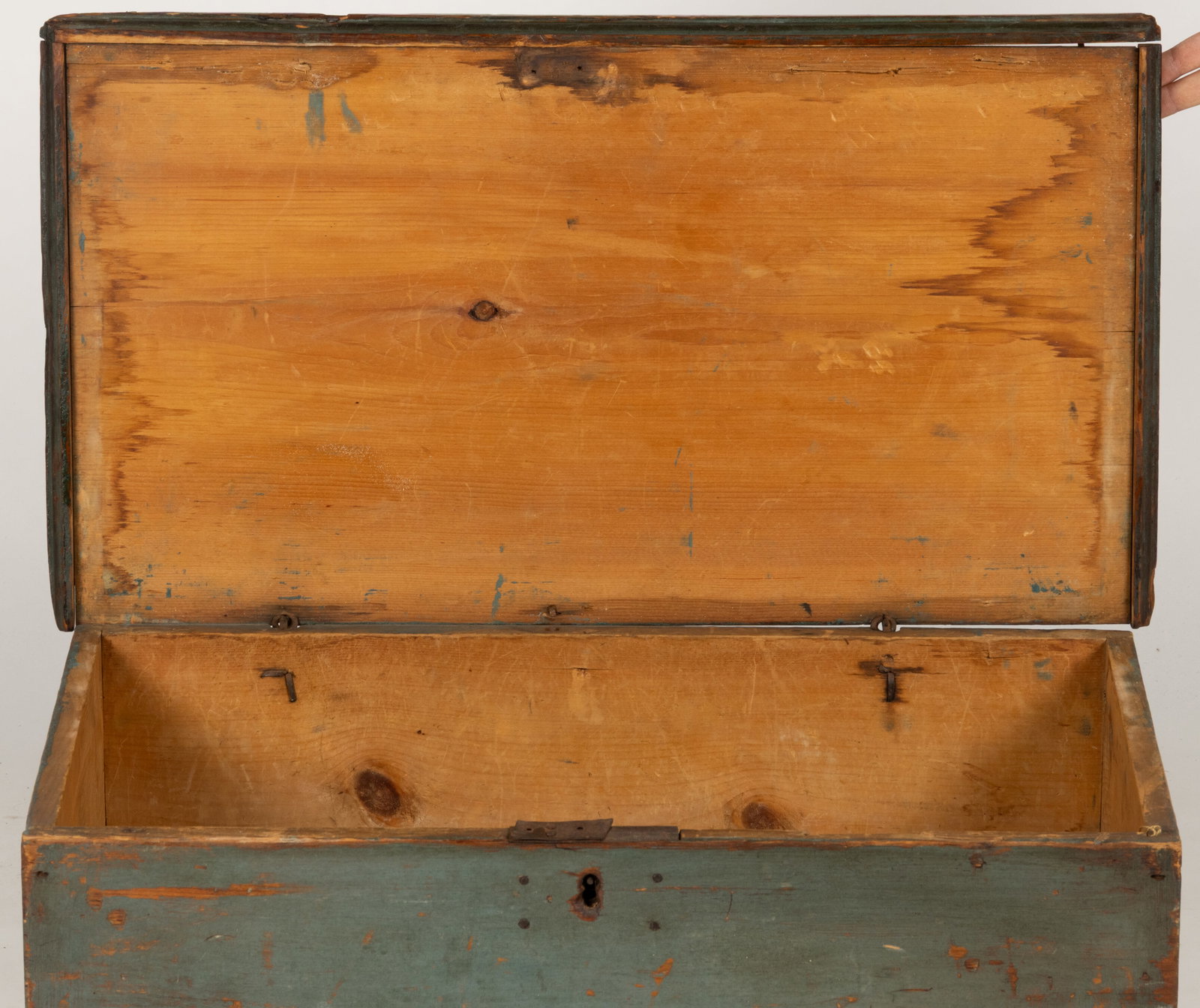 NEW ENGLAND PAINTED PINE BOX - 2