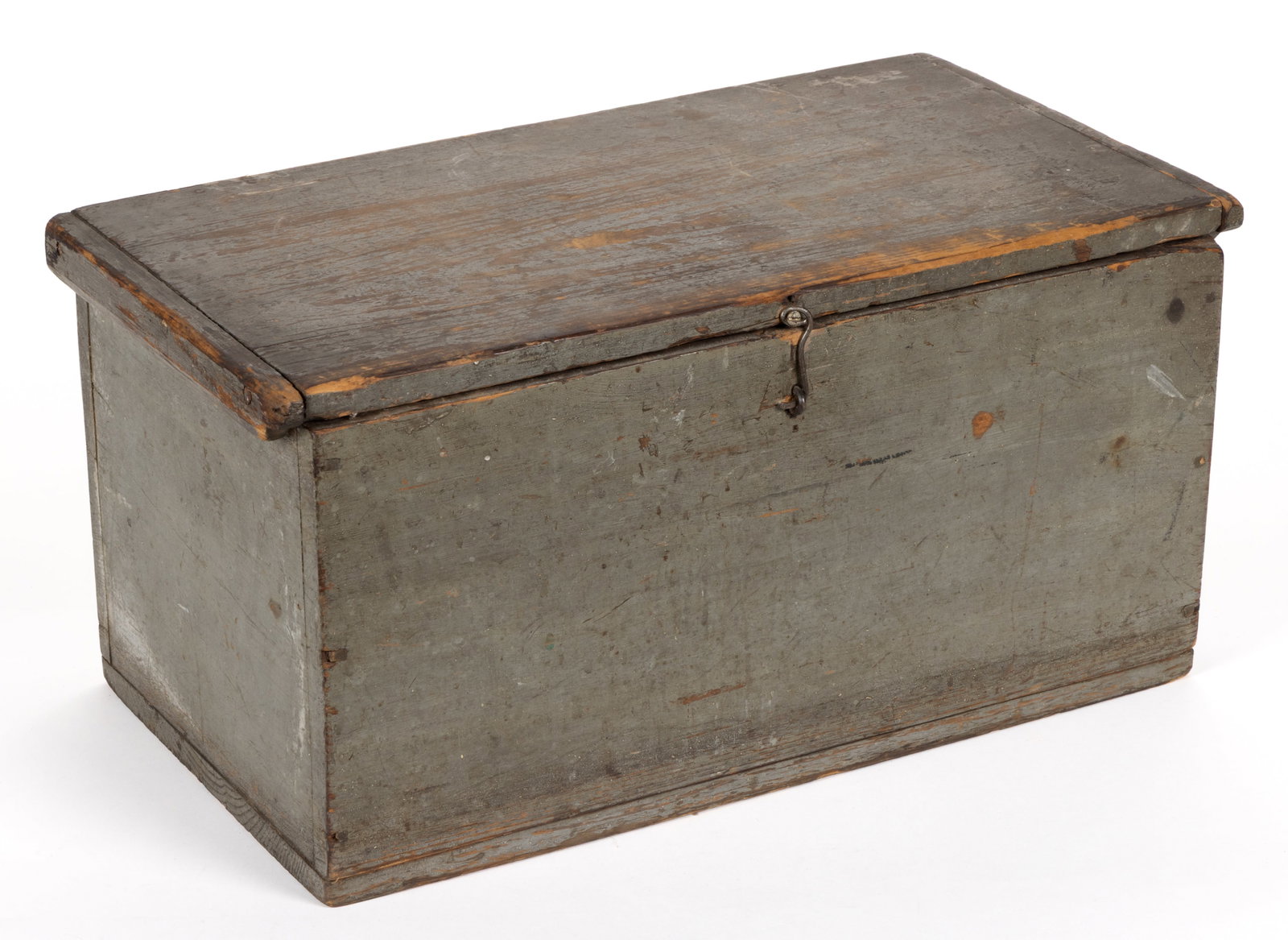 NEW ENGLAND PAINTED PINE DIMINUTIVE LIDDED BOX (1 of 5)