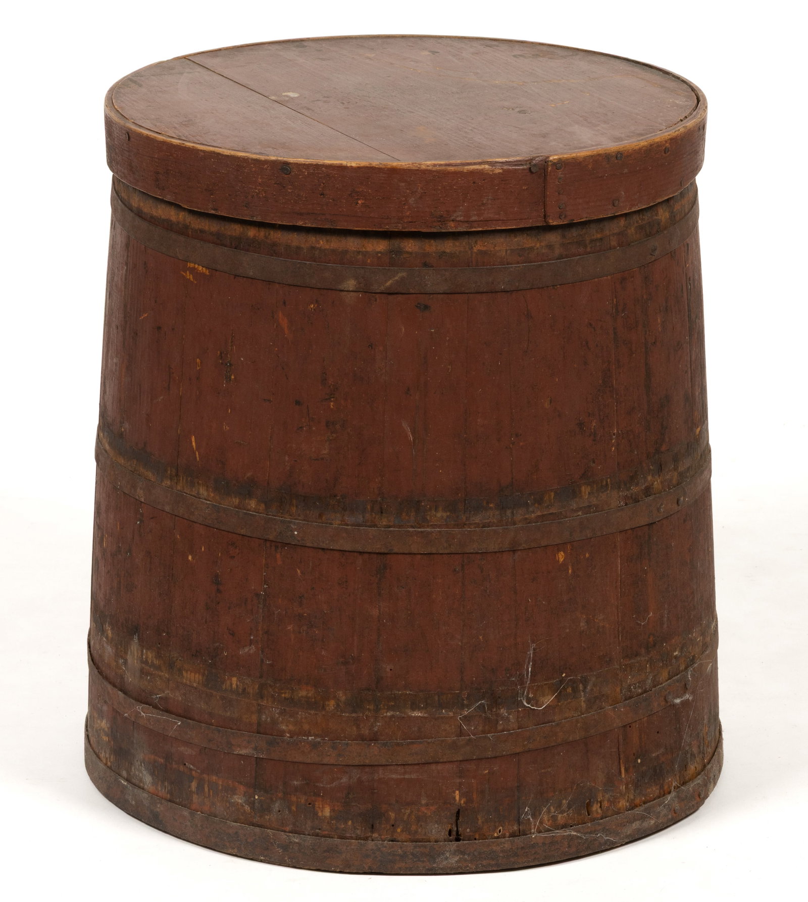 MID-ATLANTIC PAINTED HICKORY AND PINE OVERSIZED FIRKIN: MID-ATLANTIC PAINTED HICKORY AND PINE OVERSIZED FIRKIN, of pine stave construction secured by iron hoops, the pine cover with a likely oak/hickory nailed lapped band flange. Retains an early, lik
