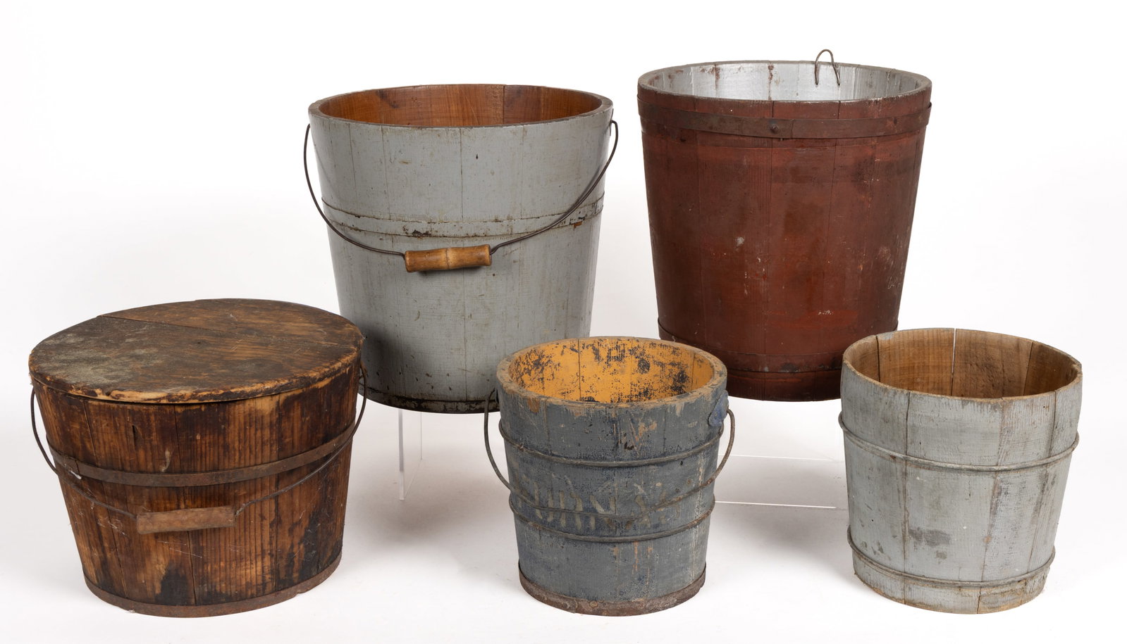 AMERICAN PAINTED AND NATURAL TUBS / BUCKETS / PAILS, LOT OF FIVE (1 of 2)