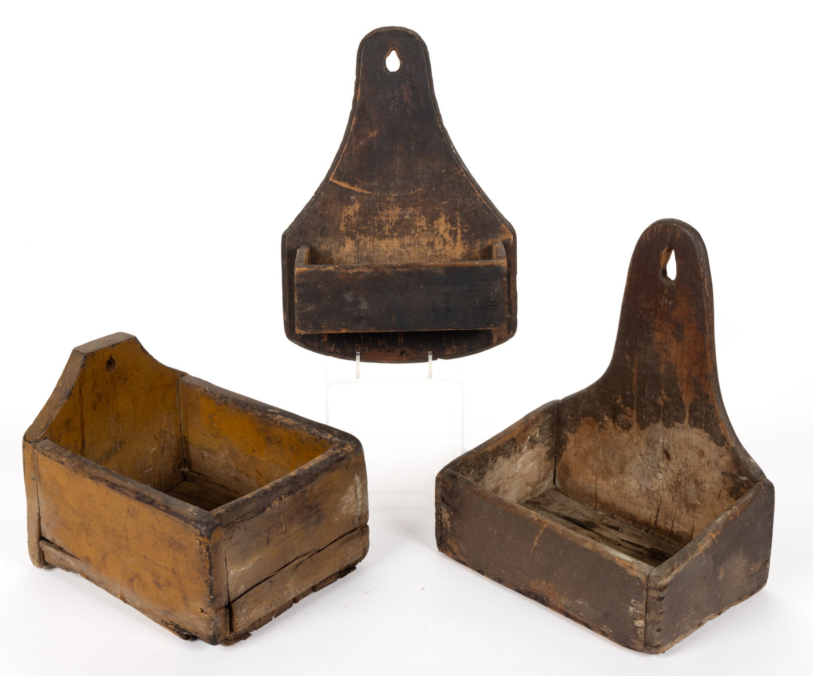 AMERICAN PAINTED AND NATURAL HANGING WALL BOXES, LOT OF FIVE (1 of 3)