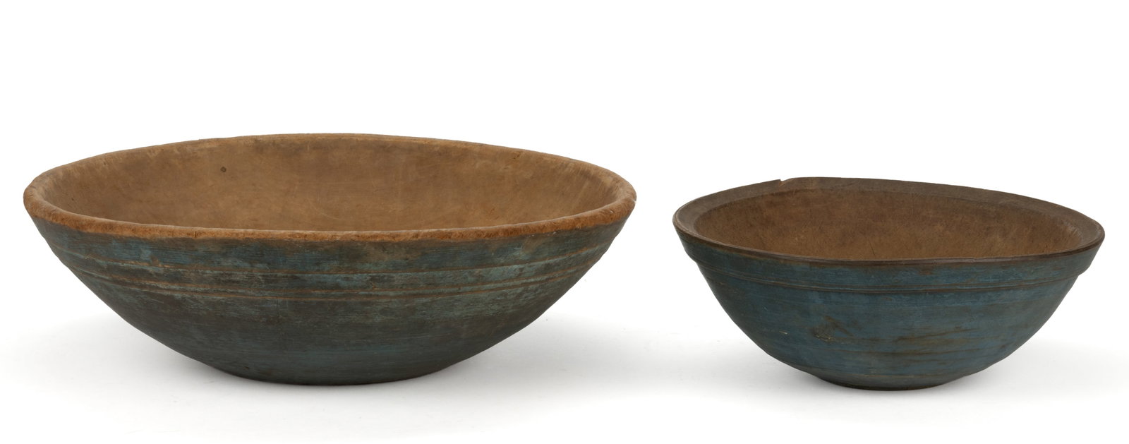 ASSORTED AMERICAN PAINTED TURNED TREEN BOWLS, LOT OF TWO (1 of 4)