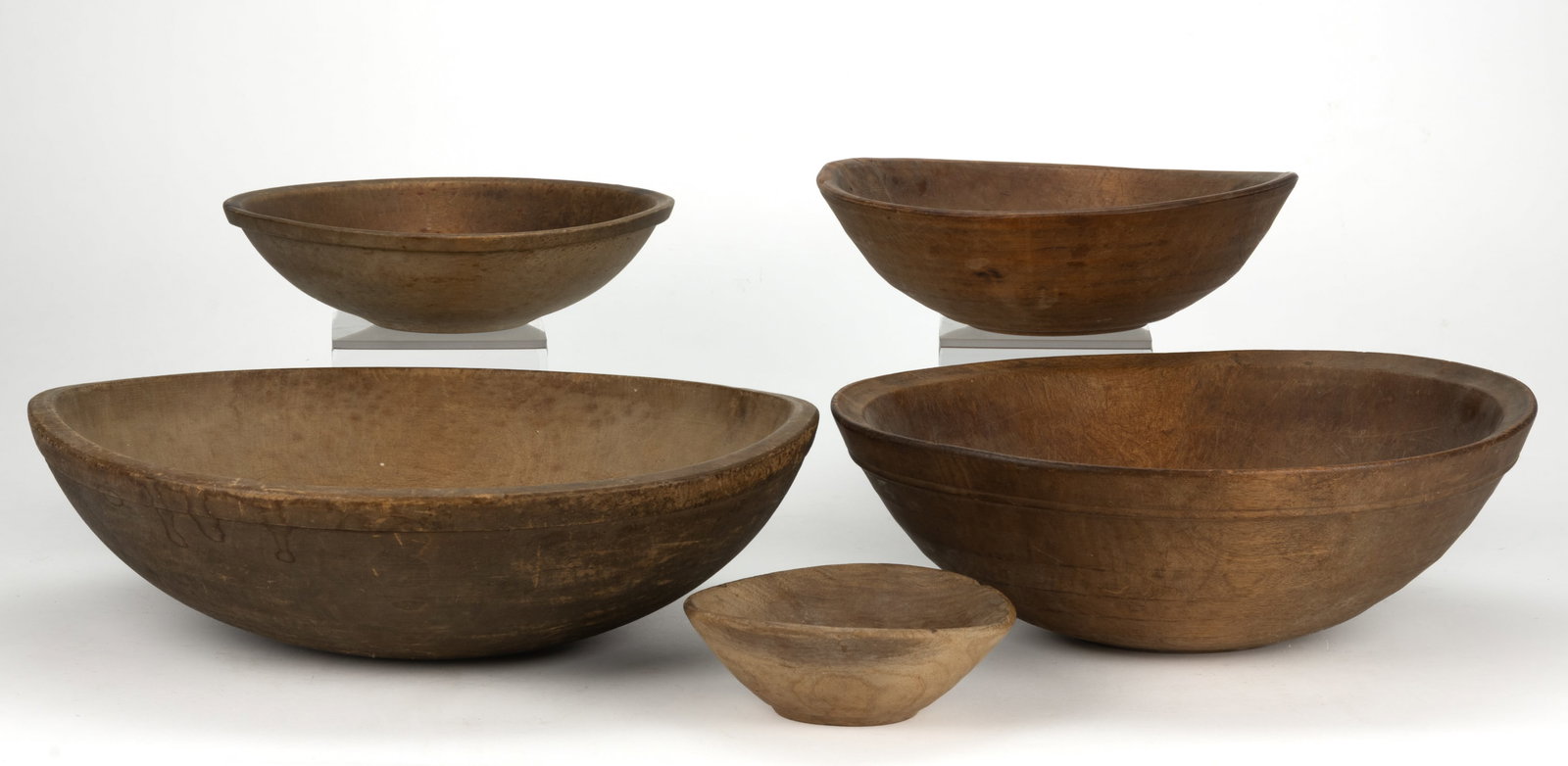 ASSORTED AMERICAN PAINTED TURNED TREEN BOWLS, LOT OF FIVE (1 of 2)
