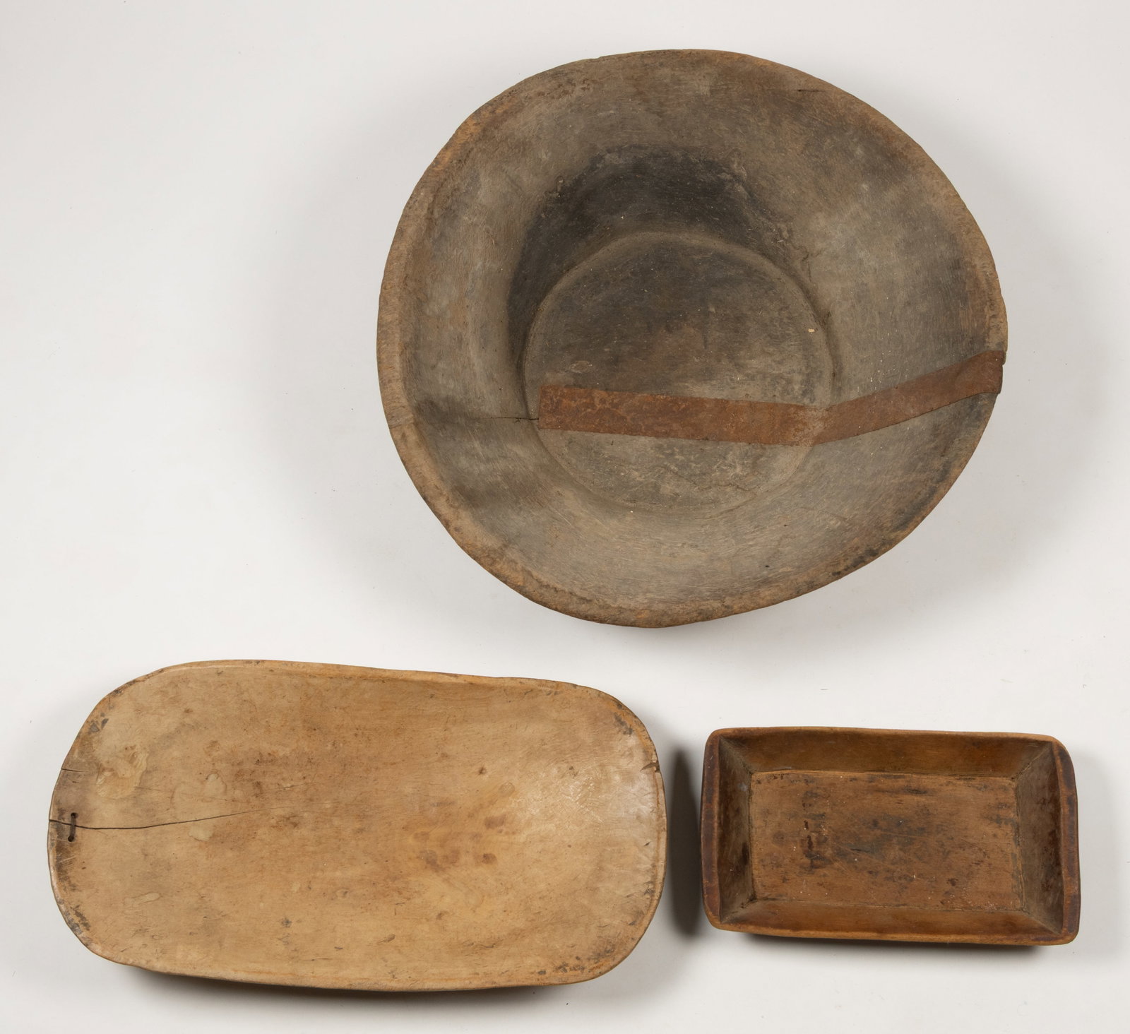 ASSORTED COUNTRY LARGE TURNED TREEN BOWLS / TRENCHERS, LOT OF THREE (1 of 3)
