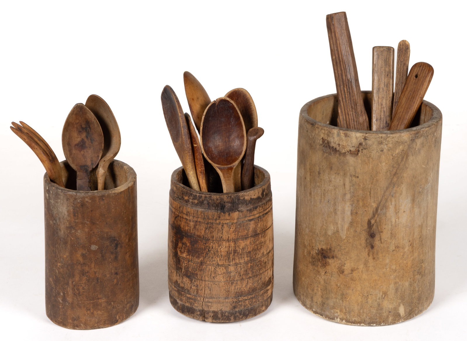 ASSORTED CARVED TREENWARE KITCHEN CONTAINERS AND UTENSILS, LOT OF 16 (1 of 2)