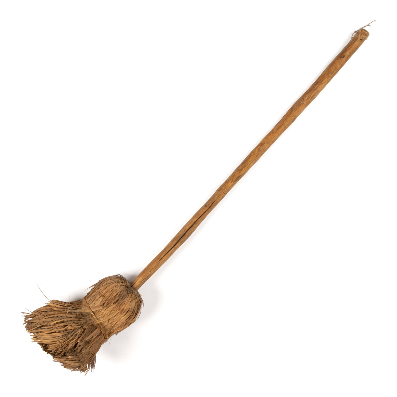 NEW ENGLAND ASH / BIRCH SHAVED / SPLINT HEARTH BROOM: NEW ENGLAND ASH / BIRCH SHAVED / SPLINT HEARTH BROOM, having a shaven handle with splints bent down and secured by a twine band, retains the original dry surface. Late 19th/first quarter 20th cen