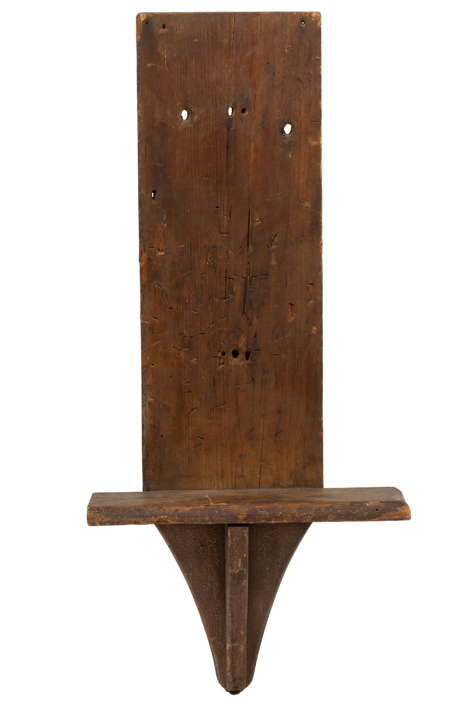 NEW ENGLAND PAINTED PINE HANGING SCRUB BOARD: NEW ENGLAND PAINTED PINE HANGING SCRUB BOARD, nailed construction, the tapered rectangular back over a shallow shelf supported by a shaped bracket. Retains remnants of an early painted surface to the