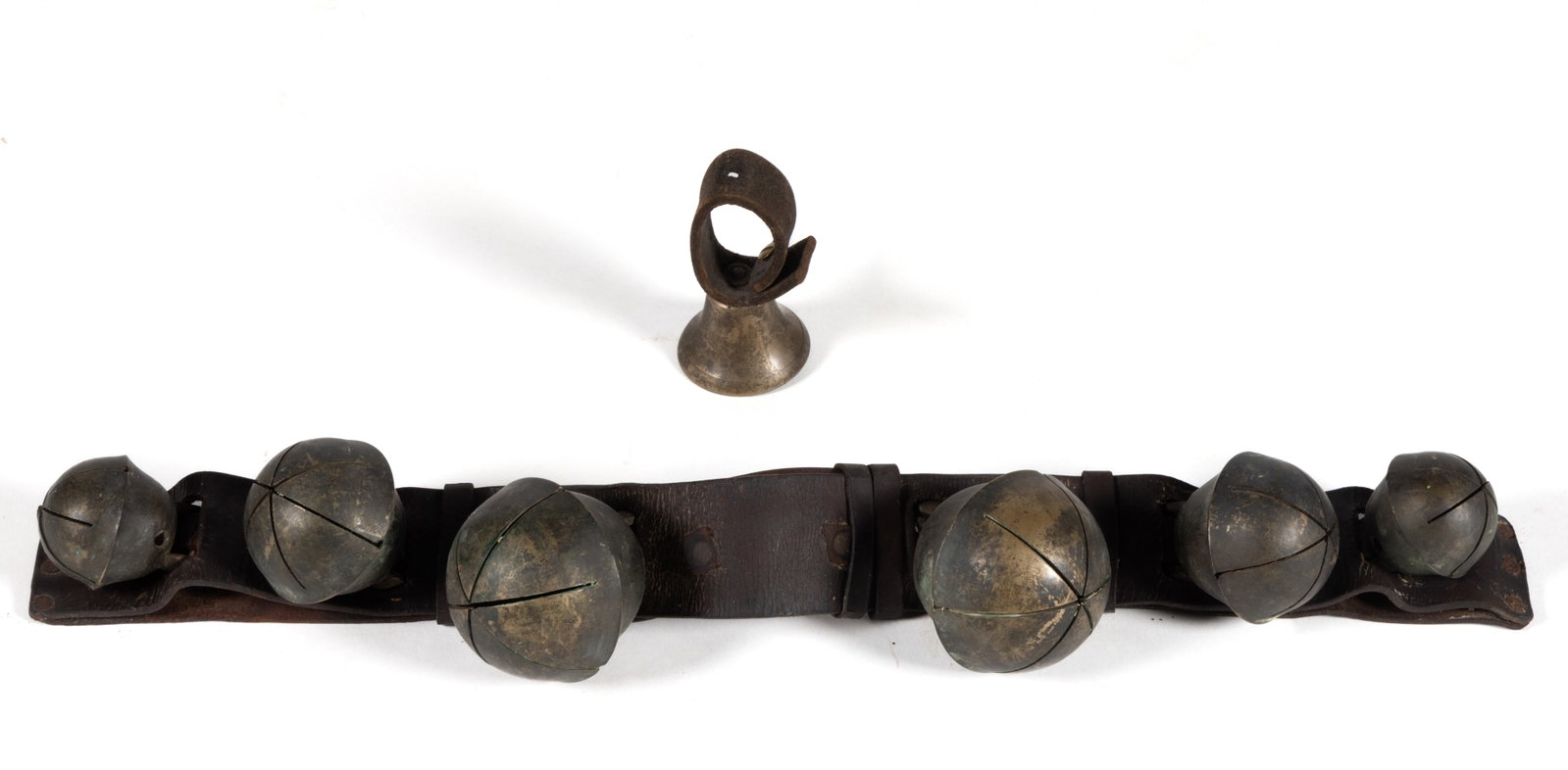ANTIQUE HIP / RUMP STRAP OF SLEIGH BELLS (1 of 1)