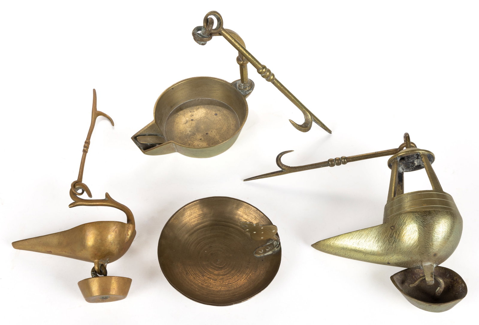 ASSORTED BRASS CONTINENTAL BETTY LAMPS / CRUSIES, LOT OF FOUR: ASSORTED BRASS CONTINENTAL BETTY LAMPS / CRUSIES, LOT OF FOUR, comprising of two double cruises with hooks, including an olive oil example with a conical-form topper and a shaped