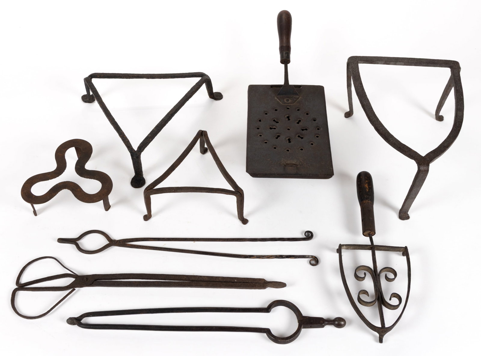 ASSORTED METAL AND WROUGHT-IRON HEARTH / FIREPLACE DOMESTIC ARTICLES, LOT OF NINE (1 of 1)